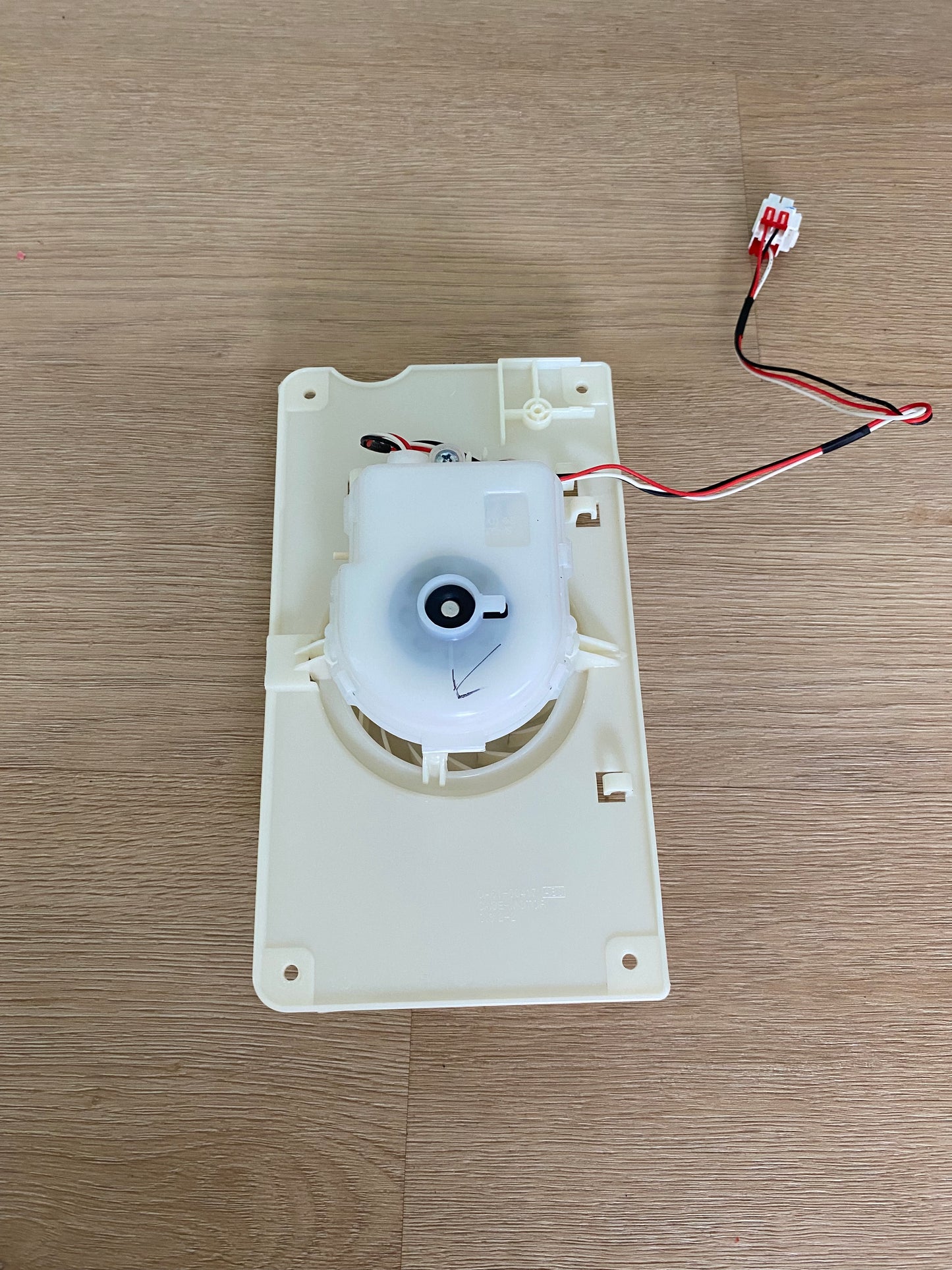 DA31-00146B Samsung fridge FREEZER COMPARTMENT evaporator fan motor case assembly