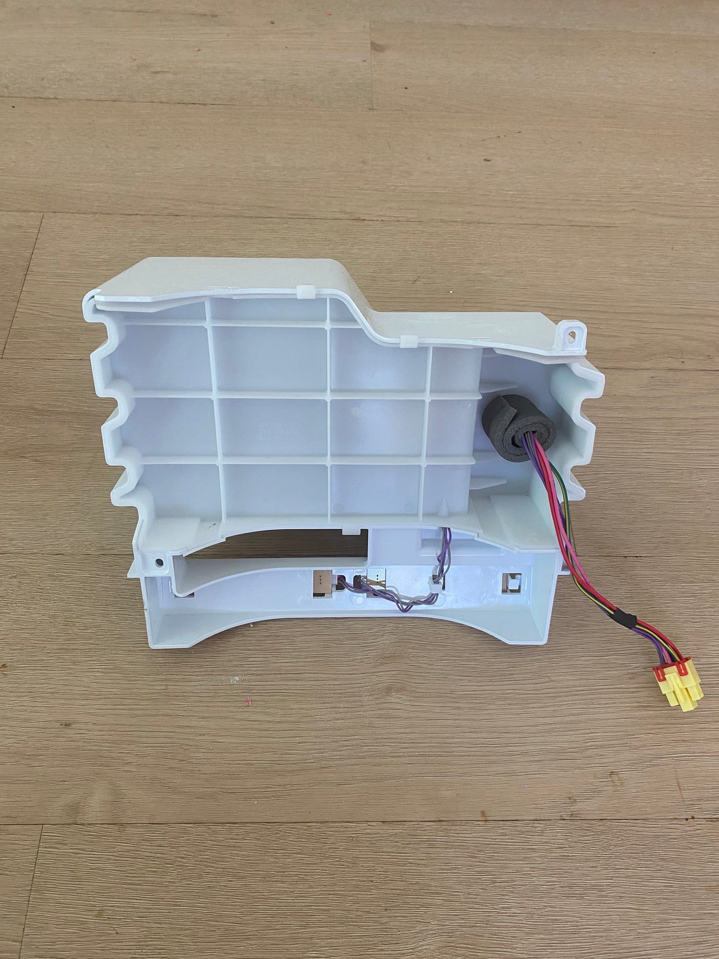 DA97-05068E Samsung Fridge Freezer ice maker bucket auger motor case assembly - LED LIGHTS