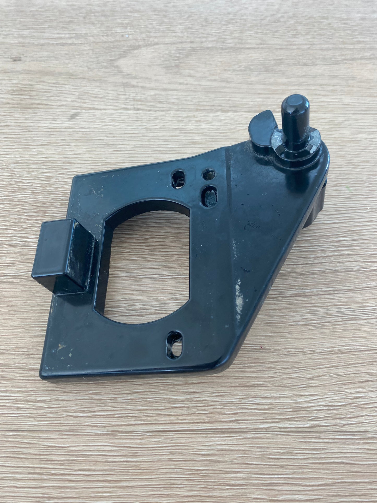1447210 50284877003 Westinghouse fridge freezer bottom hinge plate RHS RH right hand side