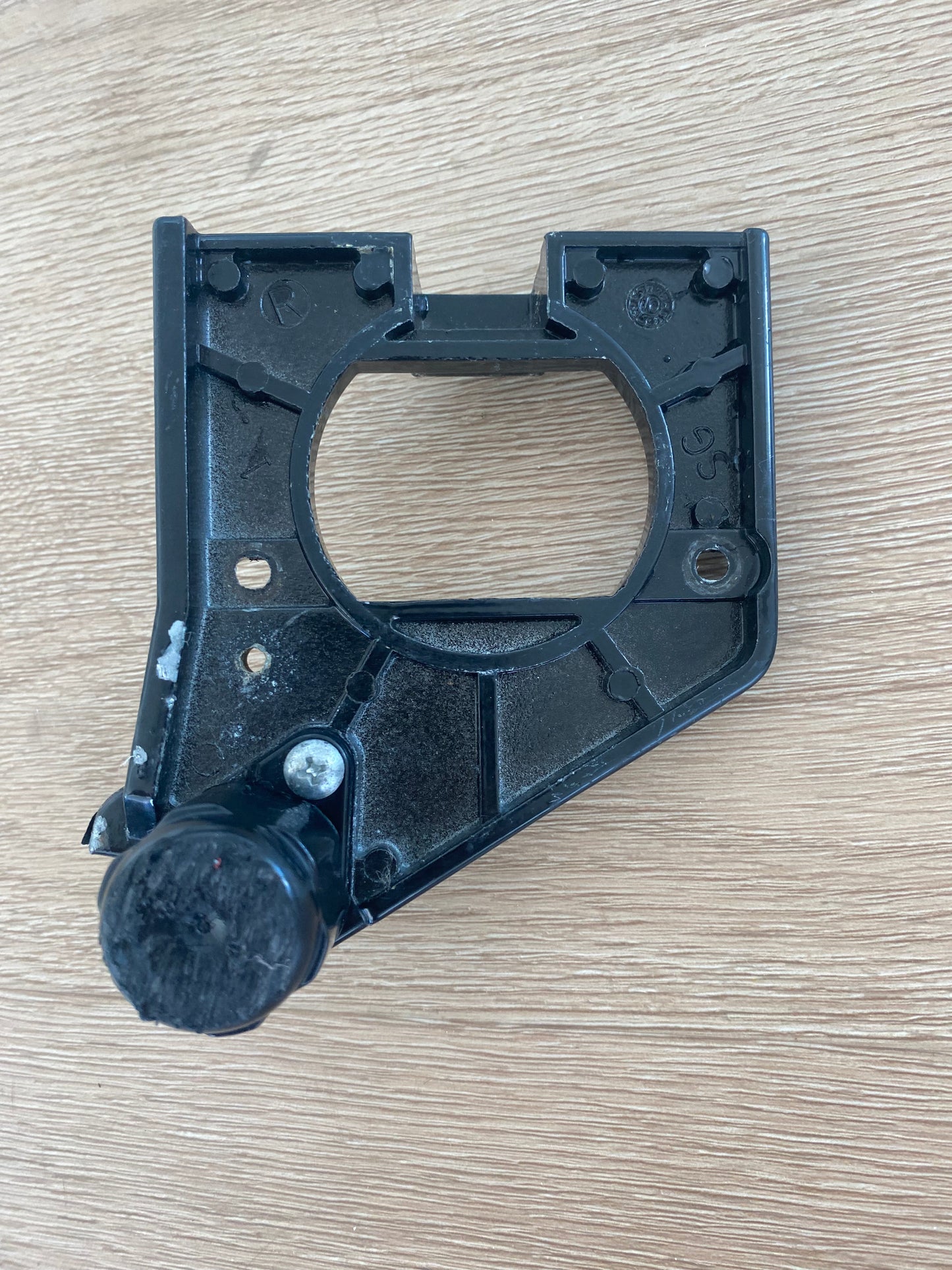 1447210 50284877003 Westinghouse fridge freezer bottom hinge plate RHS RH right hand side