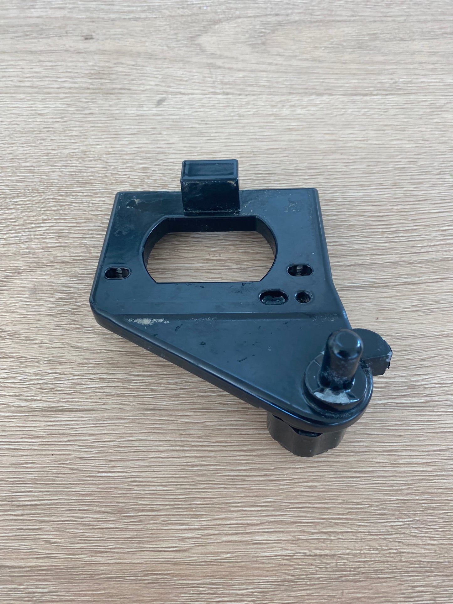 1447210 50284877003 Westinghouse fridge freezer bottom hinge plate RHS RH right hand side