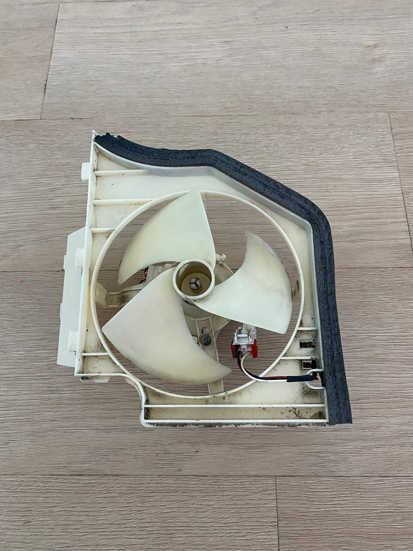 DA97-03870B DA61-02788A DRCP3030LA Samsung fridge freezer condenser fan motor assembly