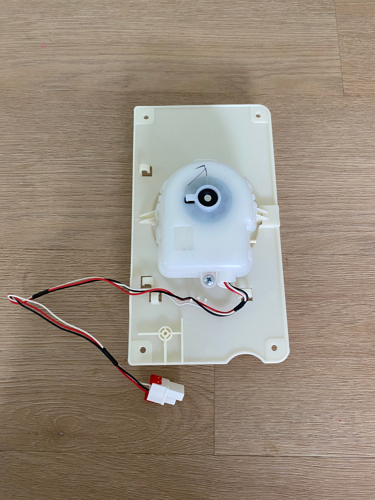 DA31-00146B Samsung fridge FREEZER COMPARTMENT evaporator fan motor case assembly
