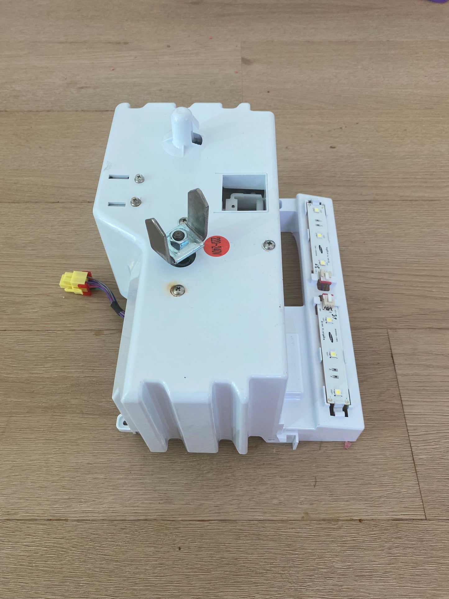 DA97-05068E Samsung Fridge Freezer ice maker bucket auger motor case assembly - LED LIGHTS