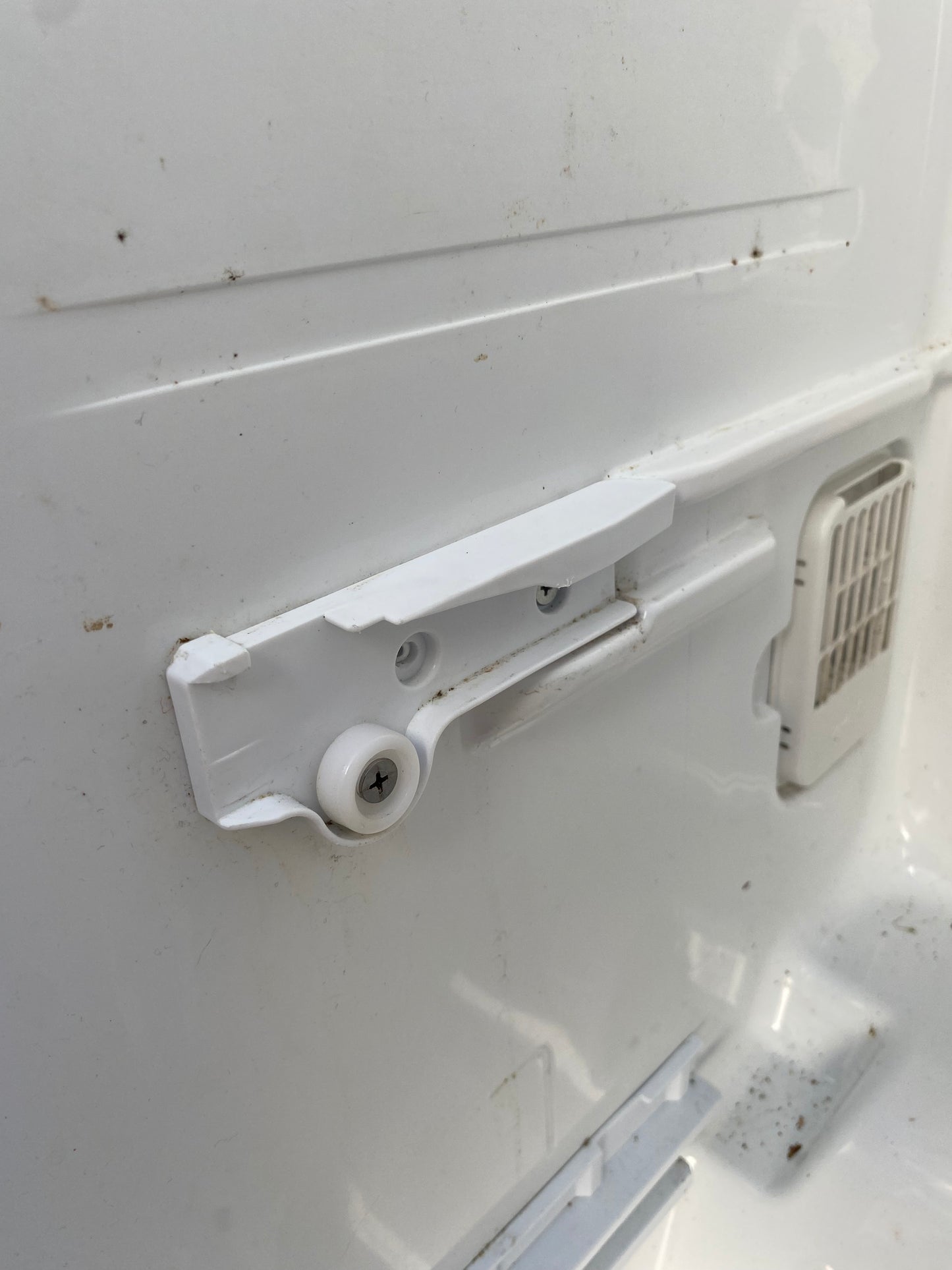 MEA618481 AEC32201402 177B LG FRIDGE COMPARTMENT UPPER LEFT hand side top LHS LH crisper vegetable drawer guide rail runner