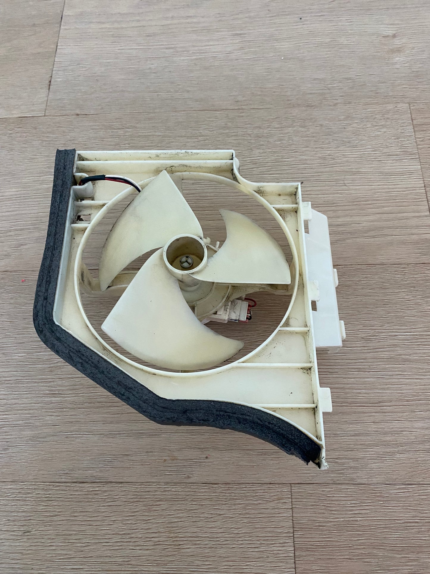 DA97-03870B DA61-02788A DRCP3030LA Samsung fridge freezer condenser fan motor assembly