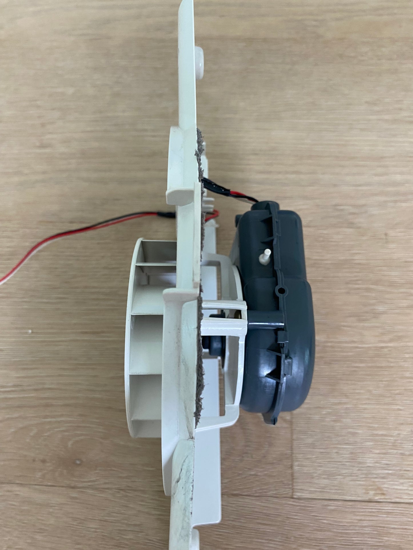 DA31-00146B Samsung FRIDGE COMPARTMENT evaporator fan motor case assembly