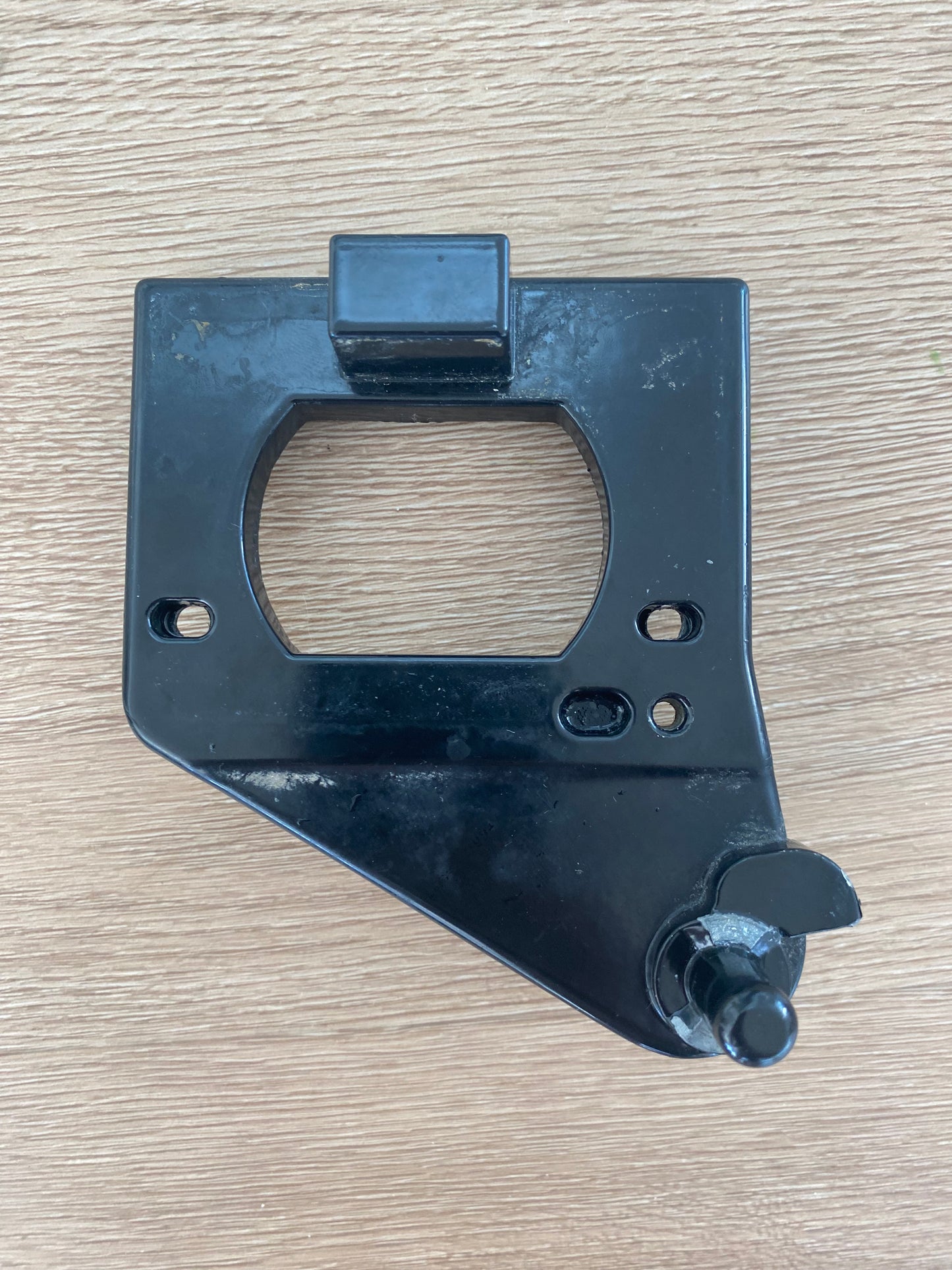 1447210 50284877003 Westinghouse fridge freezer bottom hinge plate RHS RH right hand side