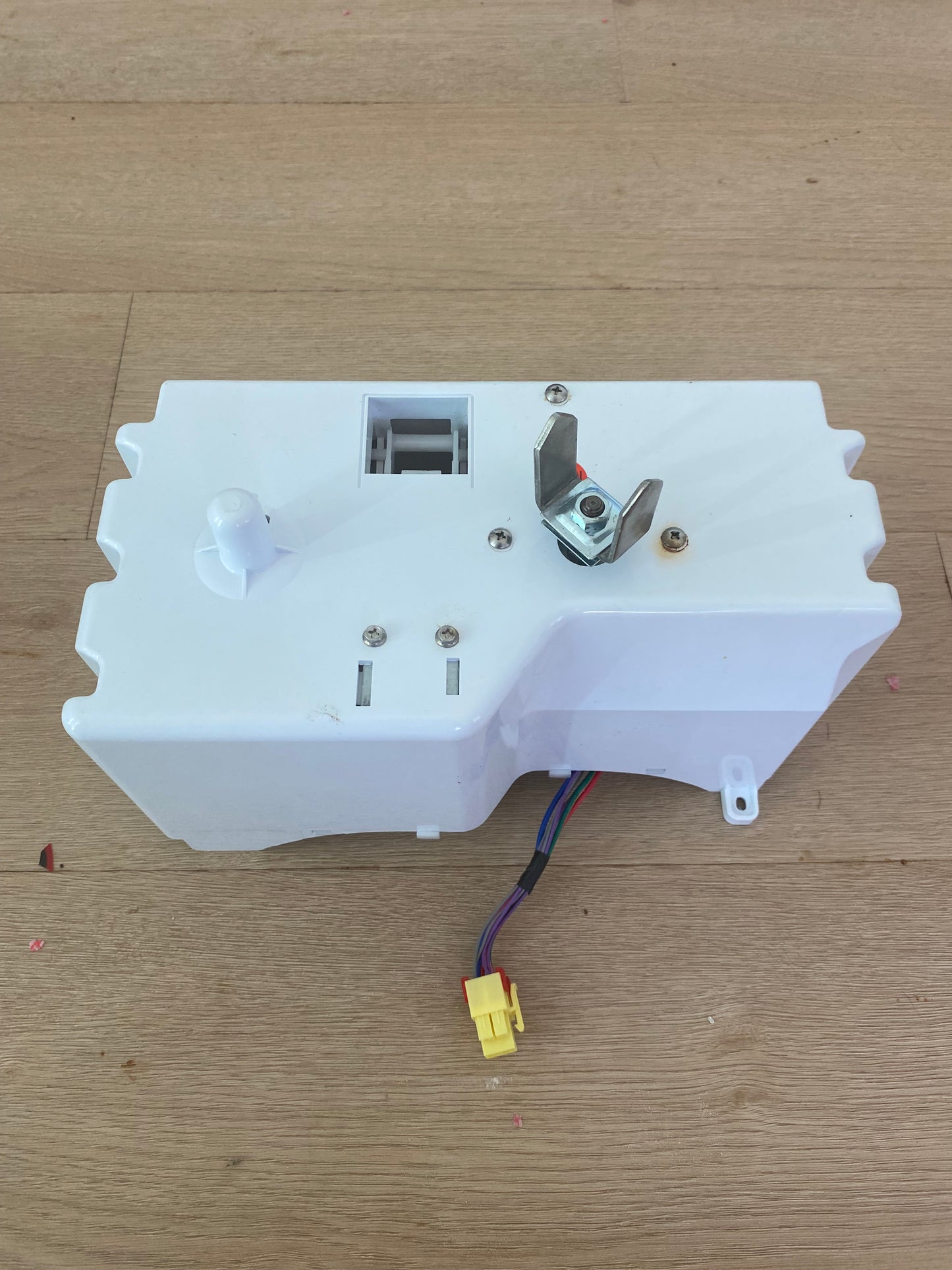 DA97-05068E Samsung Fridge Freezer ice maker bucket auger motor case assembly - LED LIGHTS