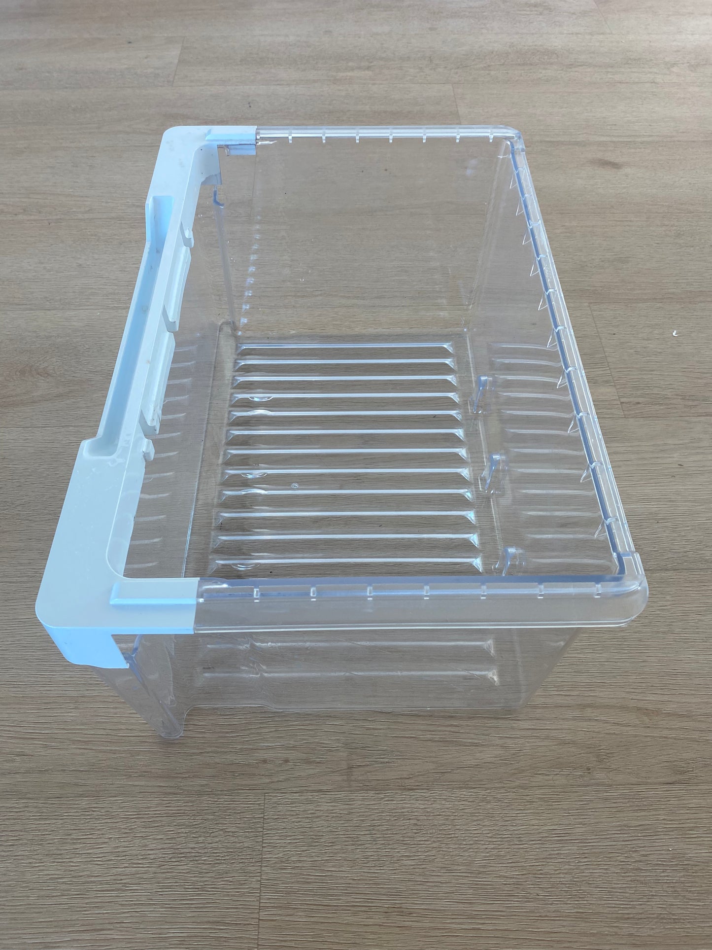 836659 Fisher & Paykel fridge freezer crisper bin storage container assembly assy