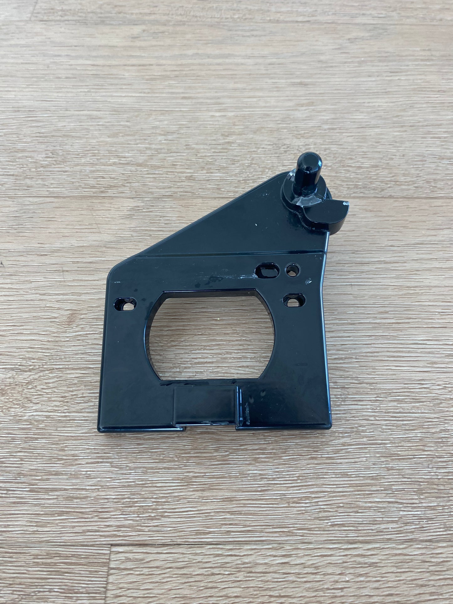 1447211 50289255007 Westinghouse fridge freezer bottom hinge plate LHS LH left hand side