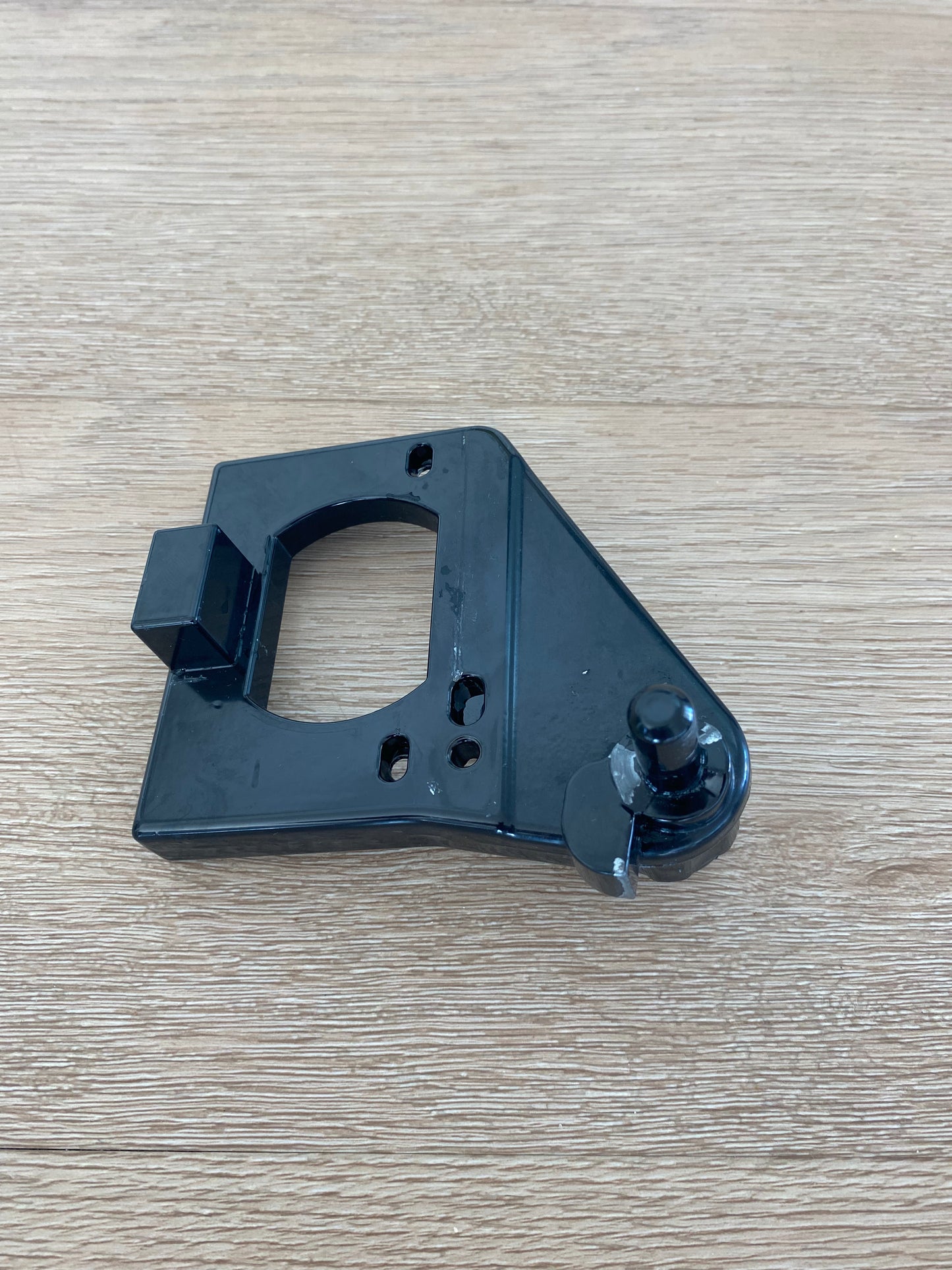 1447211 50289255007 Westinghouse fridge freezer bottom hinge plate LHS LH left hand side