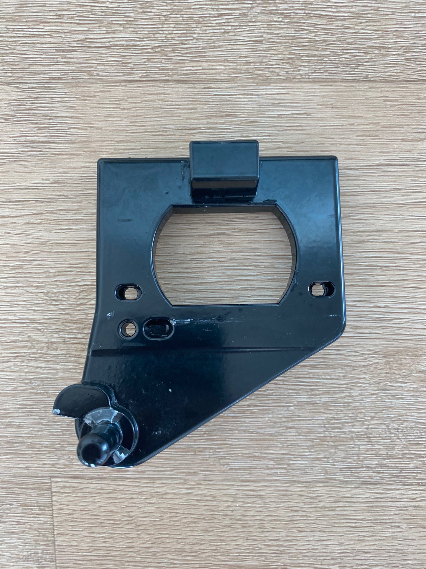 1447211 50289255007 Westinghouse fridge freezer bottom hinge plate LHS LH left hand side