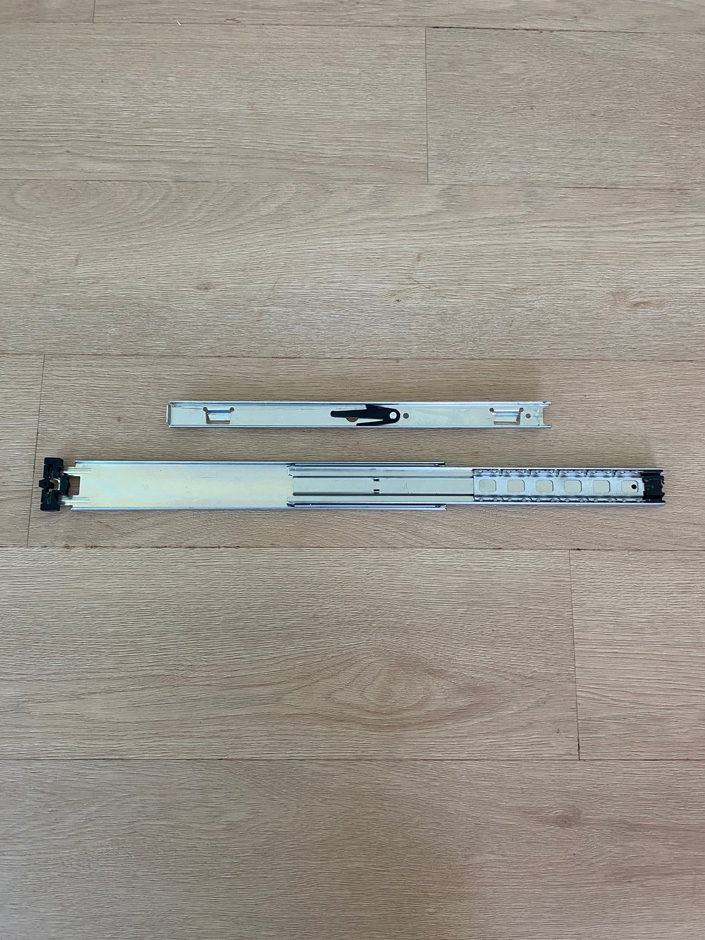836702 Fisher & Paykel fridge FREEZER RHS RH right hand side slide assembly arm guide rail 355mm