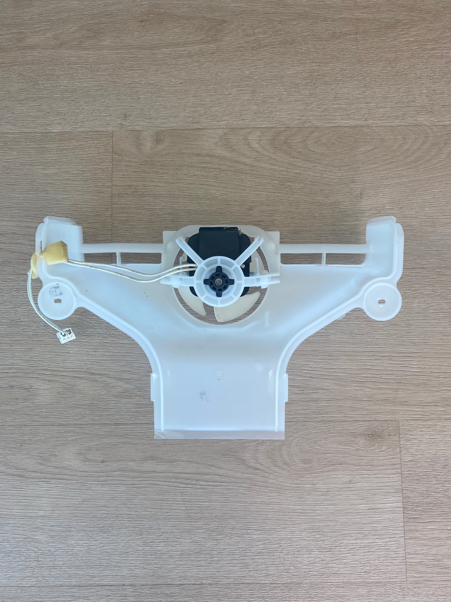 1449376 1446883 140071363042 Electrolux Kelvinator Simpson Westinghouse fridge FREEZER EVAPORATOR FAN MOTOR SHROUD assembly