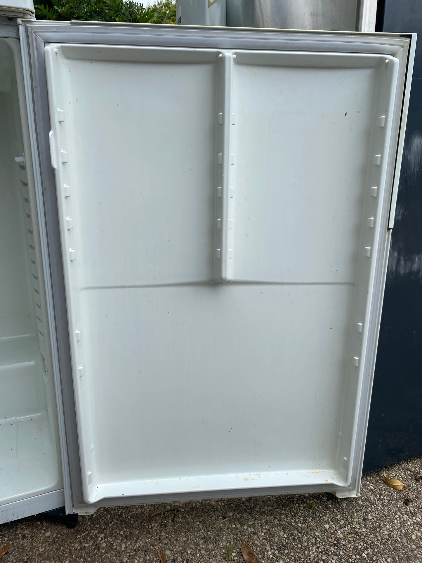 1451716 Westinghouse white fridge compartment door RHS right hand side hinge FIP F.C. FITS WTM5200W