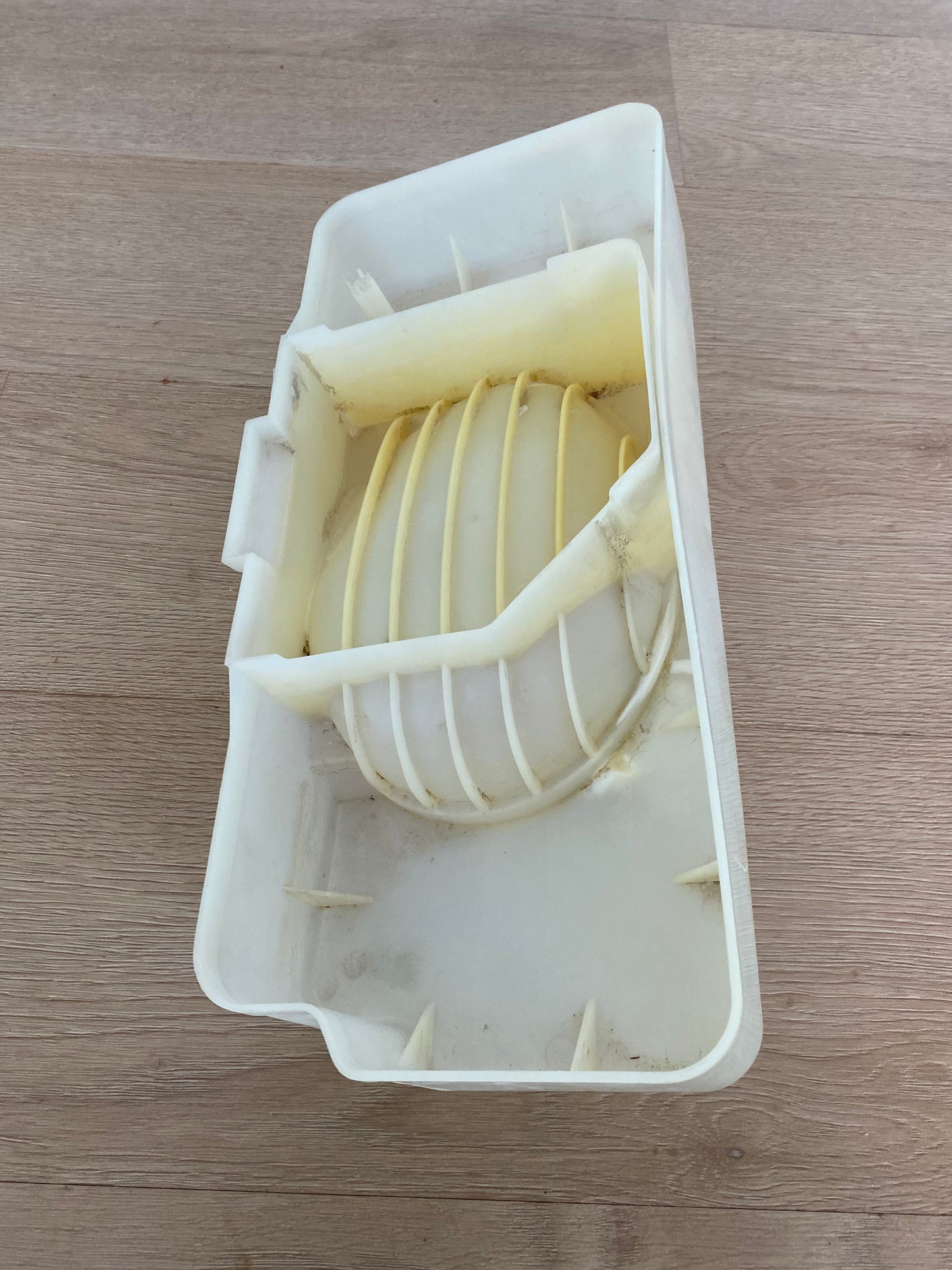 1447234 50284928004 Electrolux Kelvinator Simpson Westinghouse fridge freezer drain pan