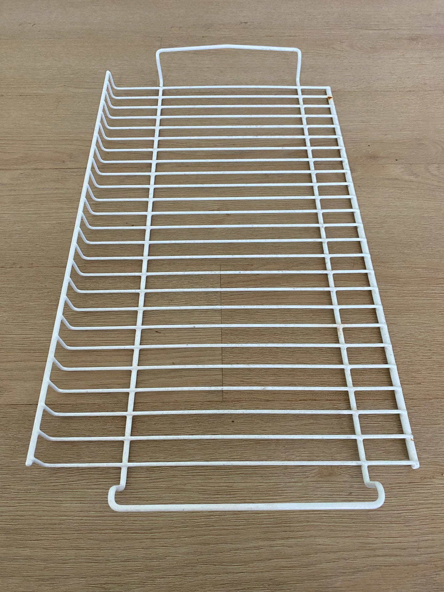 884254 Fisher & Paykel fridge freezer wire shelf FITS 790mm cabinets E522B