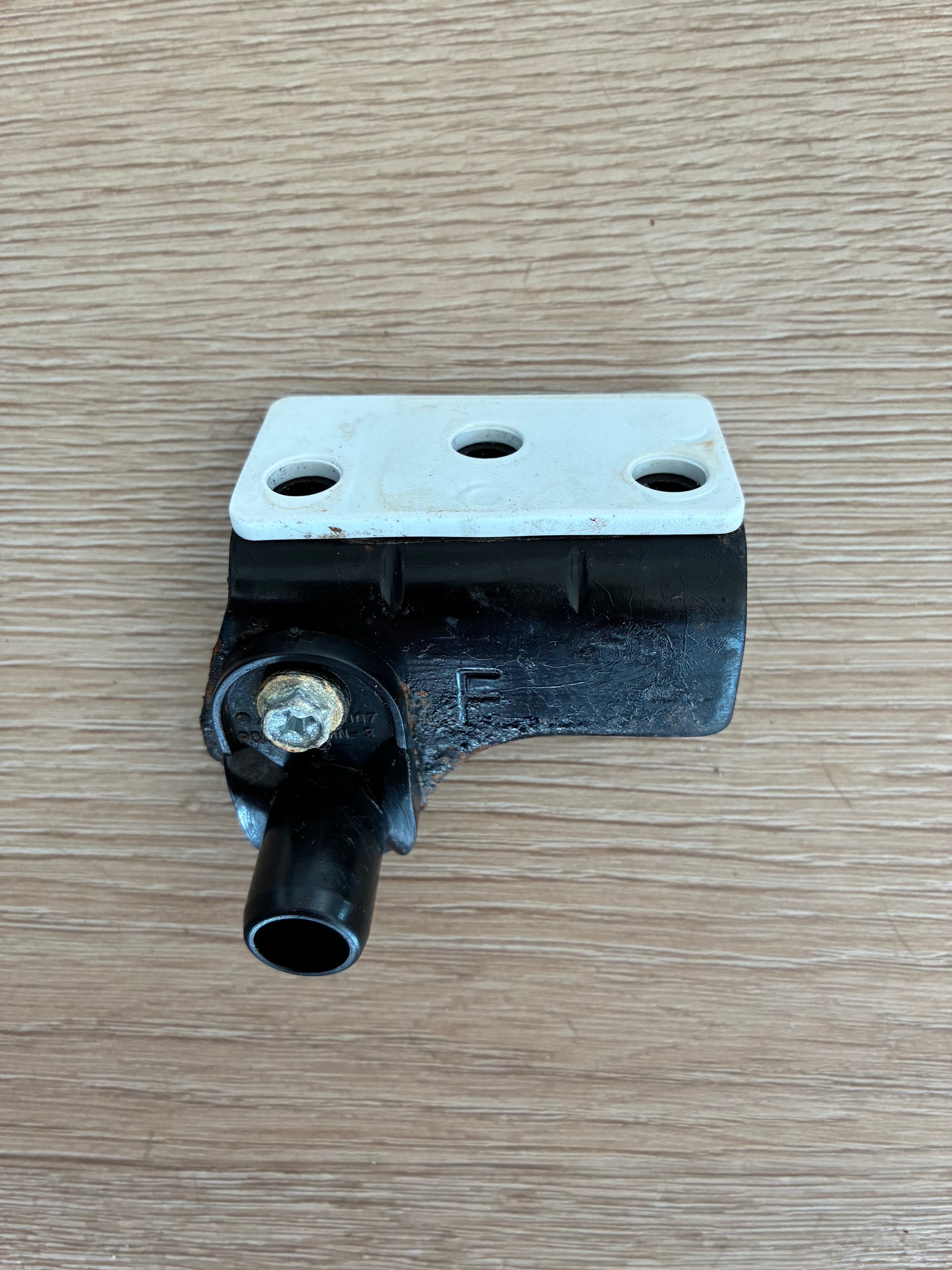 4775JQ2057C LG side by side fridge freezer LEFT hand side LHS bottom lower hinge assembly