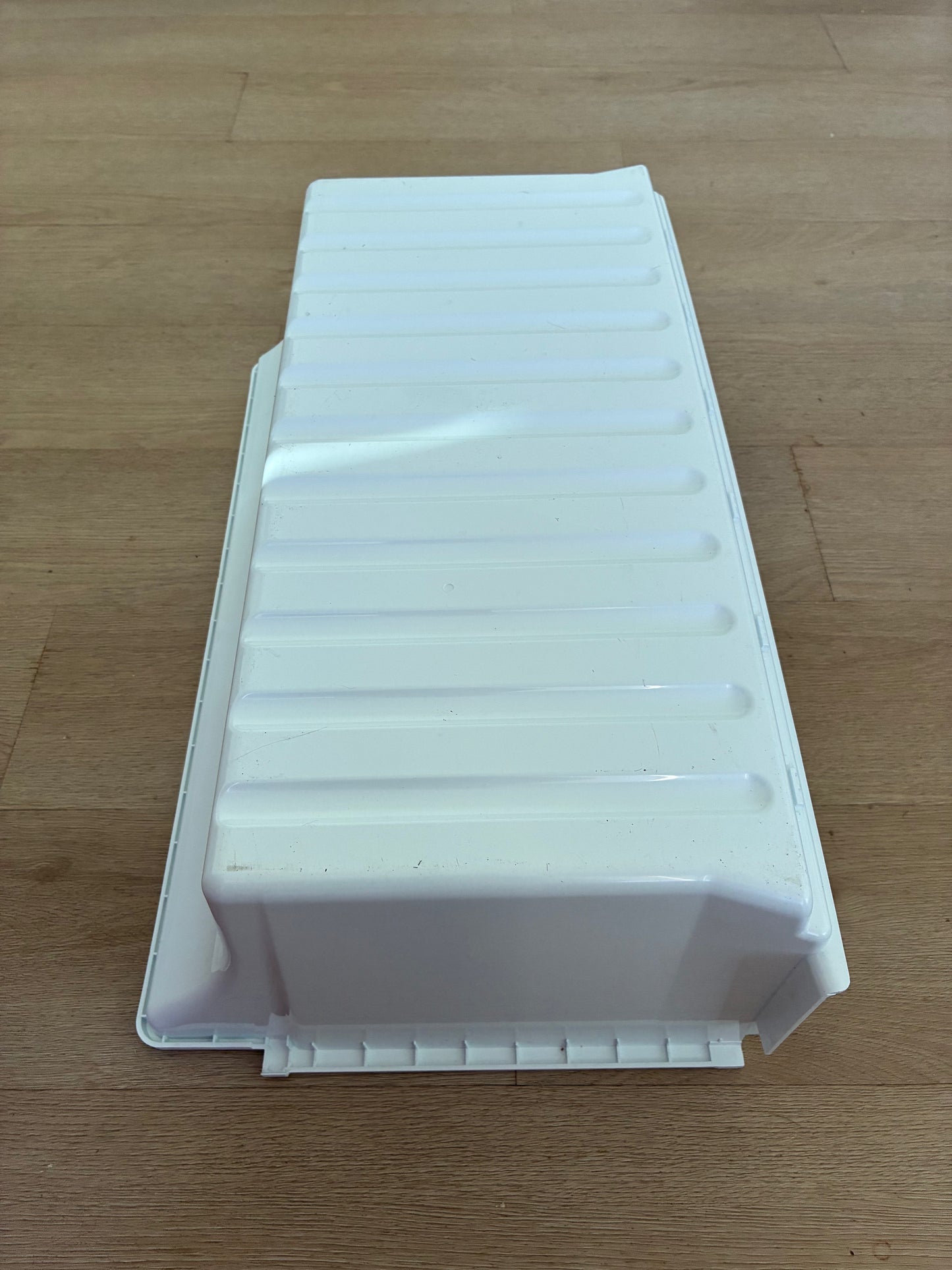 1451497 1460470 1456201 Westinghouse Electrolux bottom mount fridge LOWER BOTTOM REAR CASE freezer drawer bin