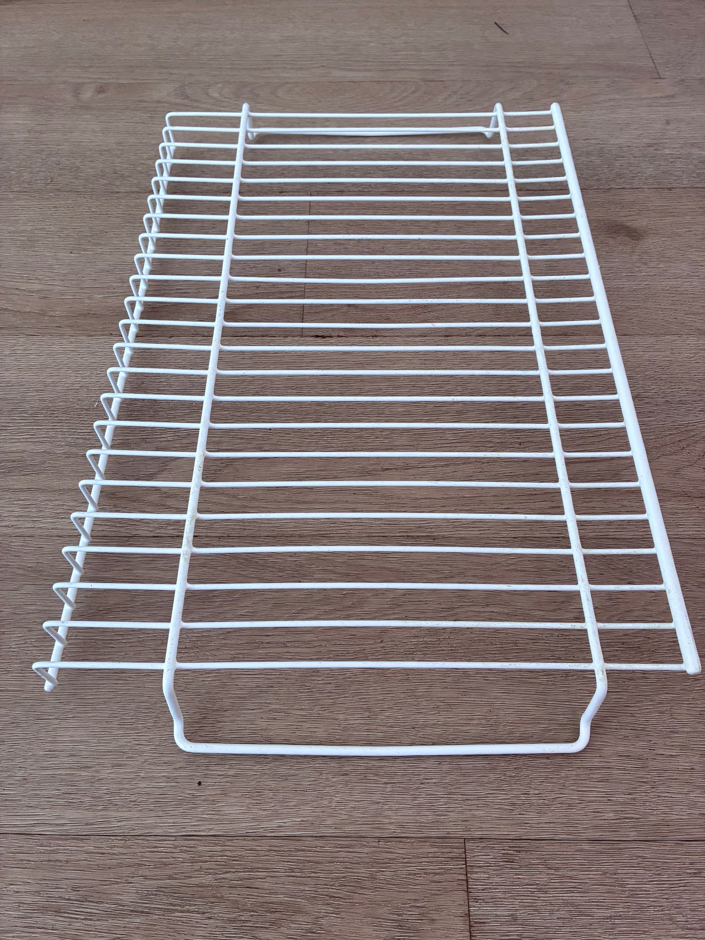 877929 Fisher & Paykel fridge freezer top wire shelf rack FITS E44B 680mm CABINETS 579 x 361