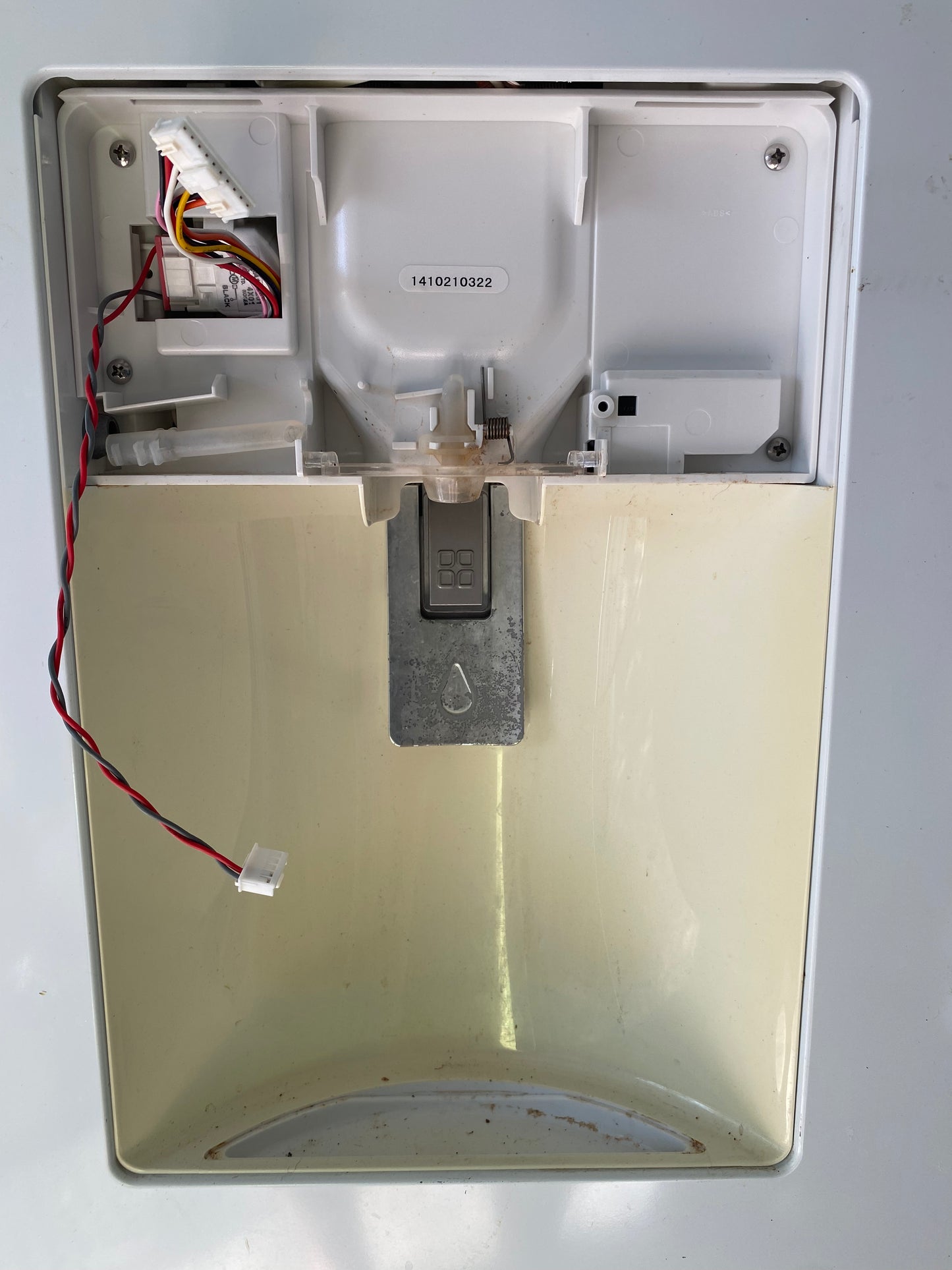 1457665 4055663050 Westinghouse fridge freezer ice & water dispenser housing assembly WSE6070 WSE6970