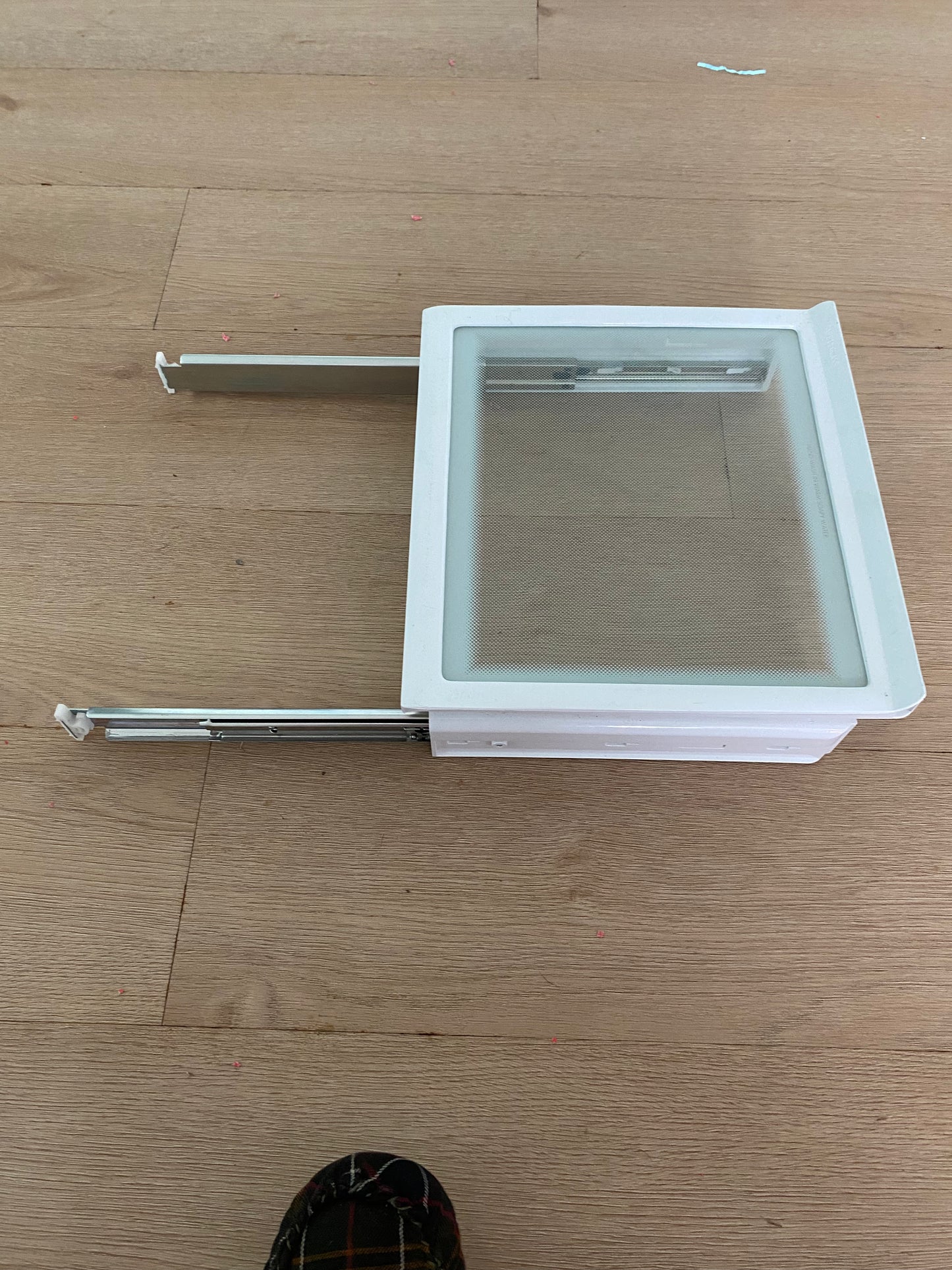 1454303 Westinghouse fridge LOWER FREEZER GLASS BASKET SHELF dots rails assy FITS WSE6070 WSE7000