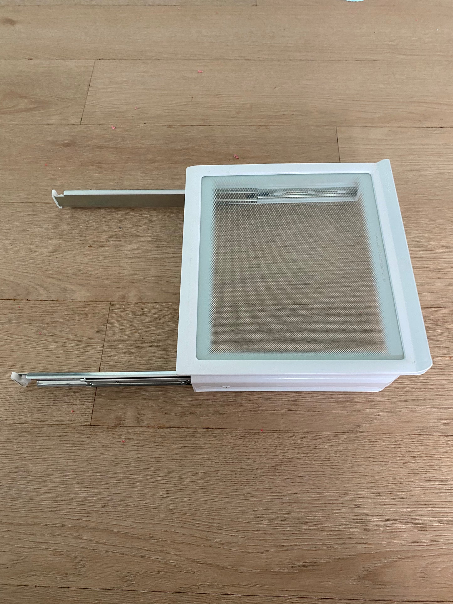 1454303 Westinghouse fridge LOWER FREEZER GLASS BASKET SHELF dots rails assy FITS WSE6070 WSE7000