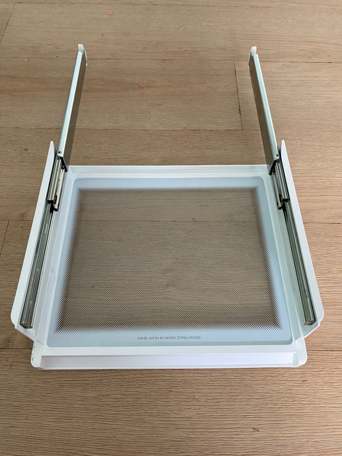 1454303 Westinghouse fridge LOWER FREEZER GLASS BASKET SHELF dots rails assy FITS WSE6070 WSE7000