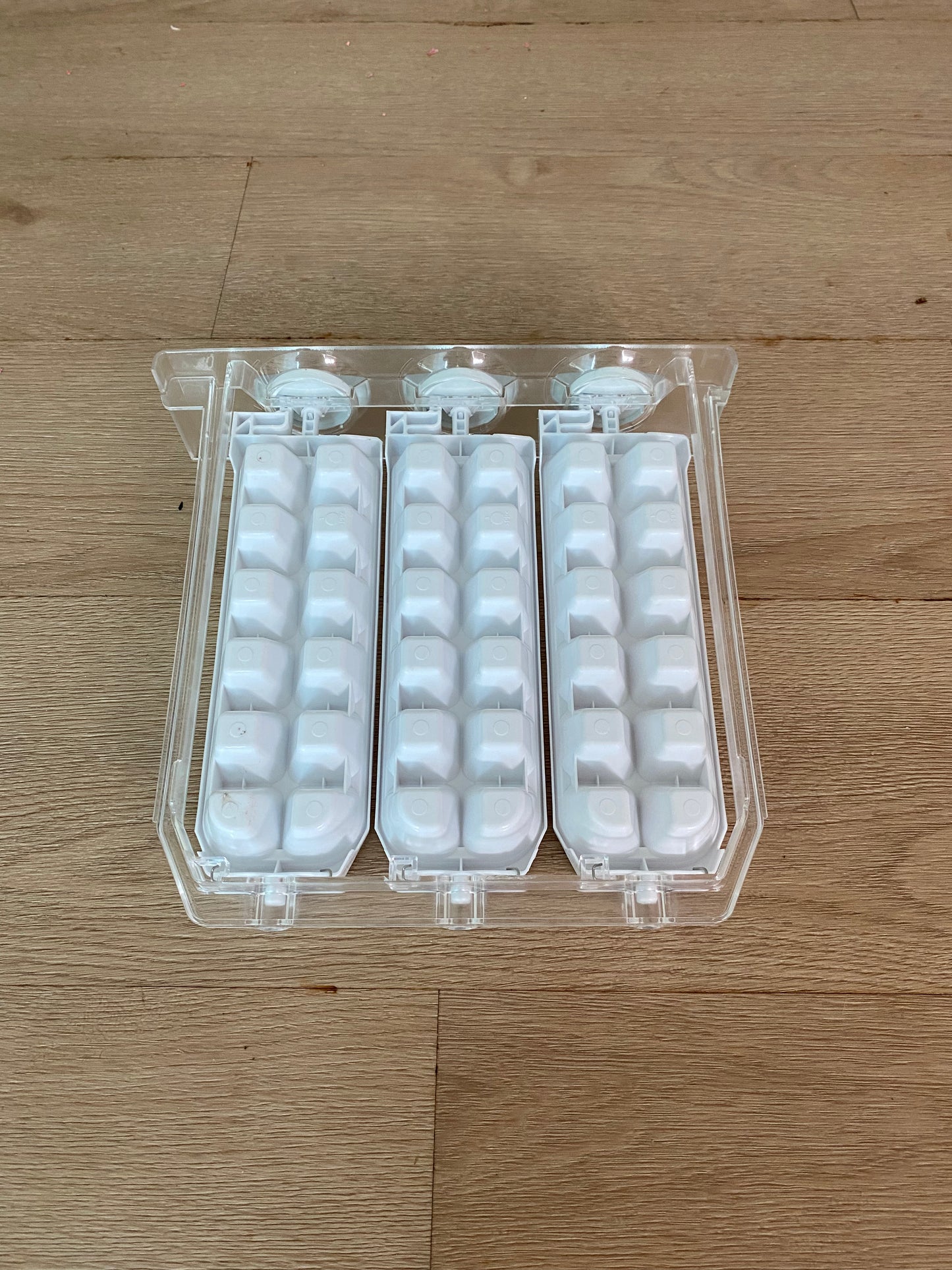 1451658 1460382 1461080 Electrolux fridge freezer twist & serve triple ice cube maker tray