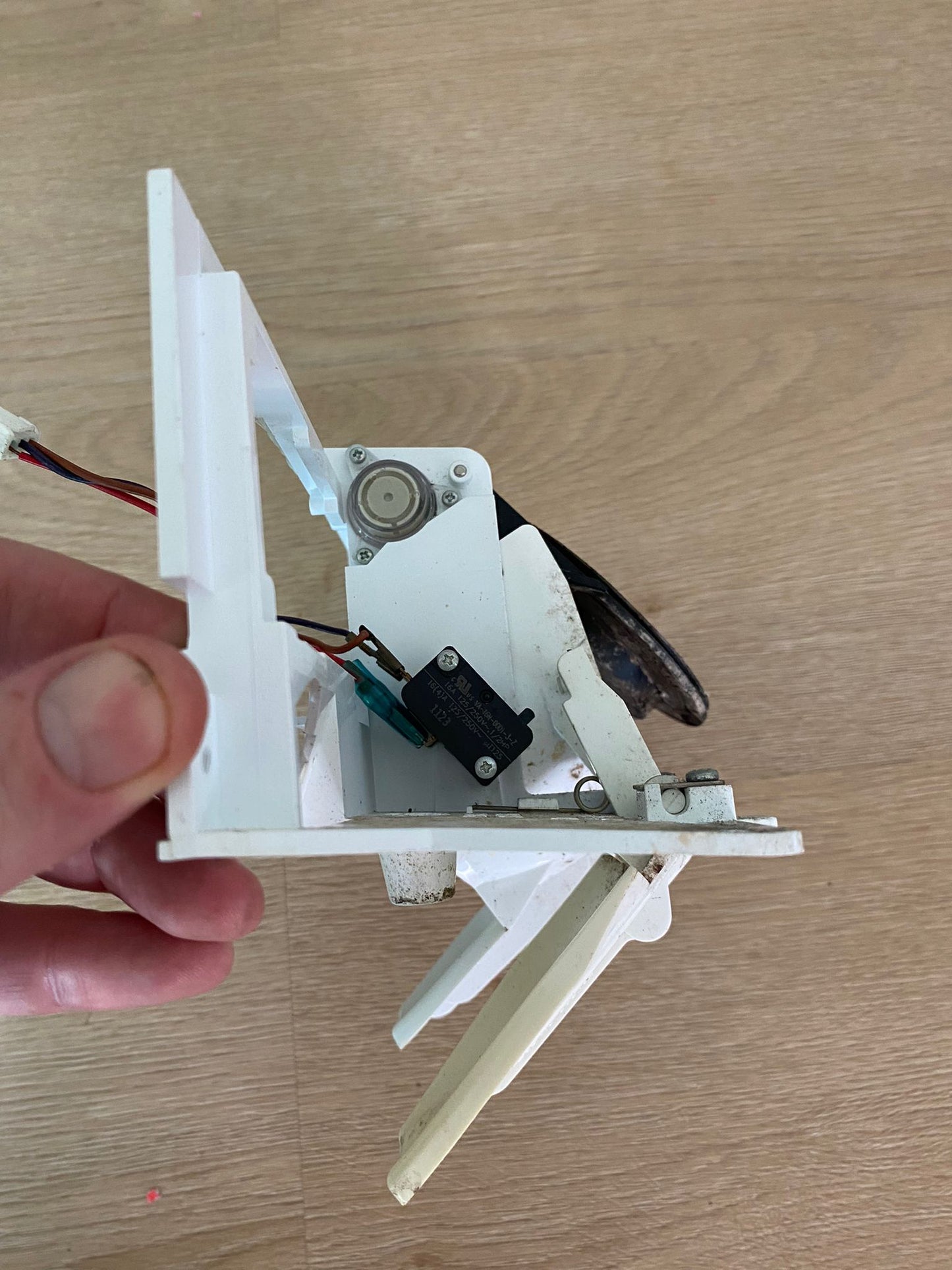 1456113 1760008765 240558949 Westinghouse fridge freezer white I&W ice water dispenser paddle assembly WSE6070 WSE6970