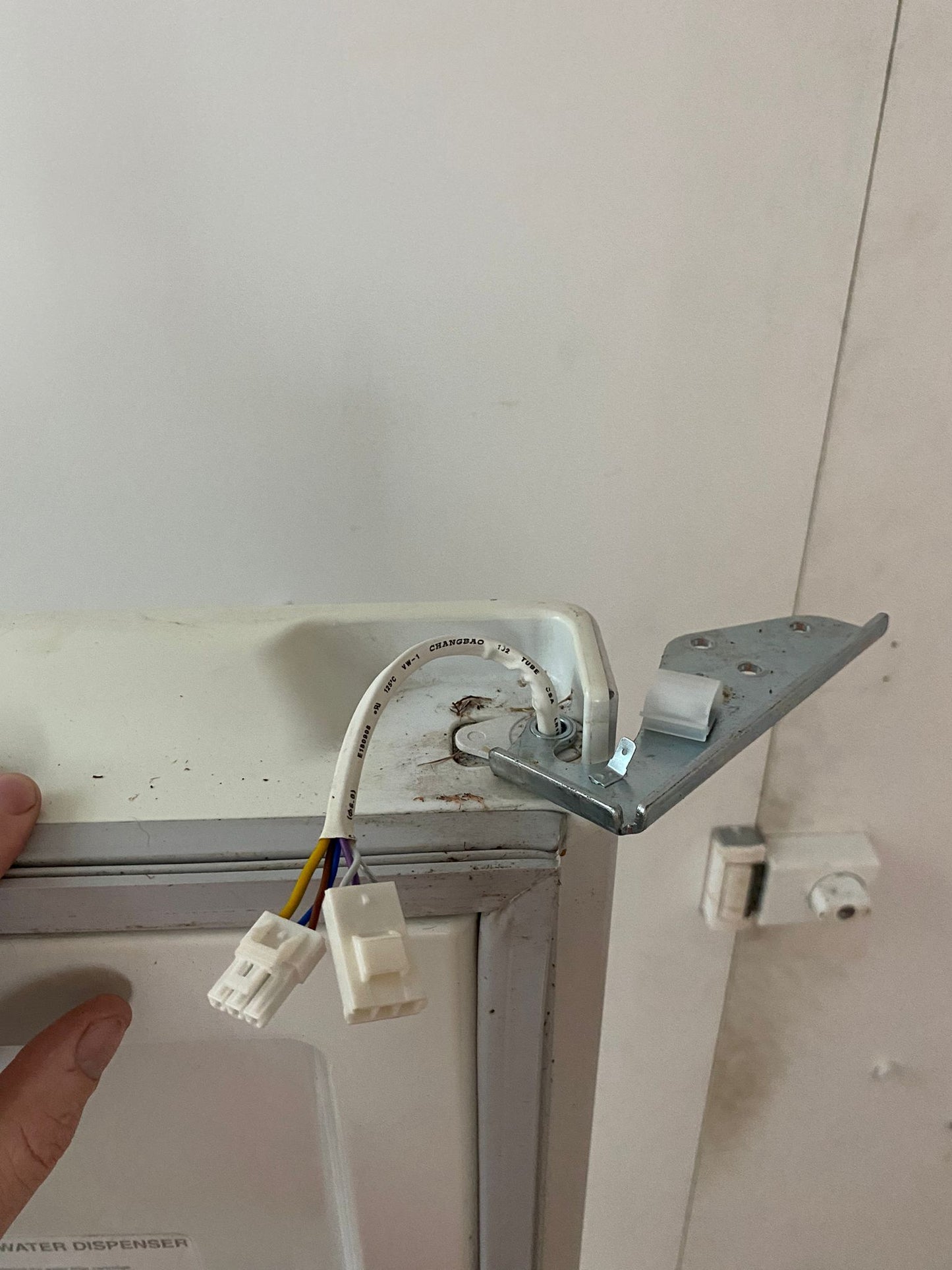 1445933 Westinghouse white fridge FZR FREEZER DOOR outer panel FIP foam assembly WSE6070WA