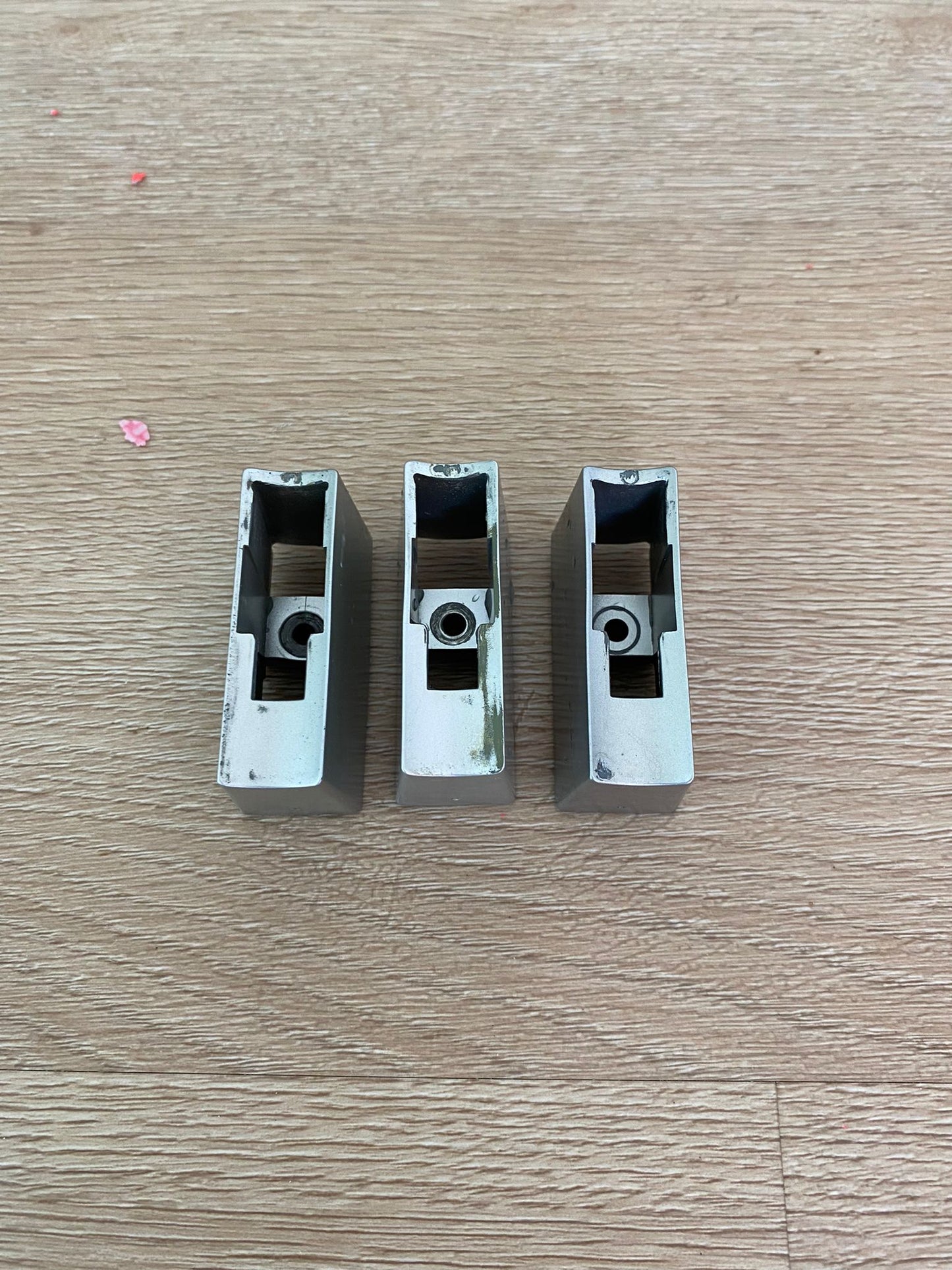 1450206K Kelvinator Simpson Westinghouse PACK OF 3 fridge freezer silver grey door handle pedestal mount bracket WSE6070 WSE6100 WSE6970 WSE7000