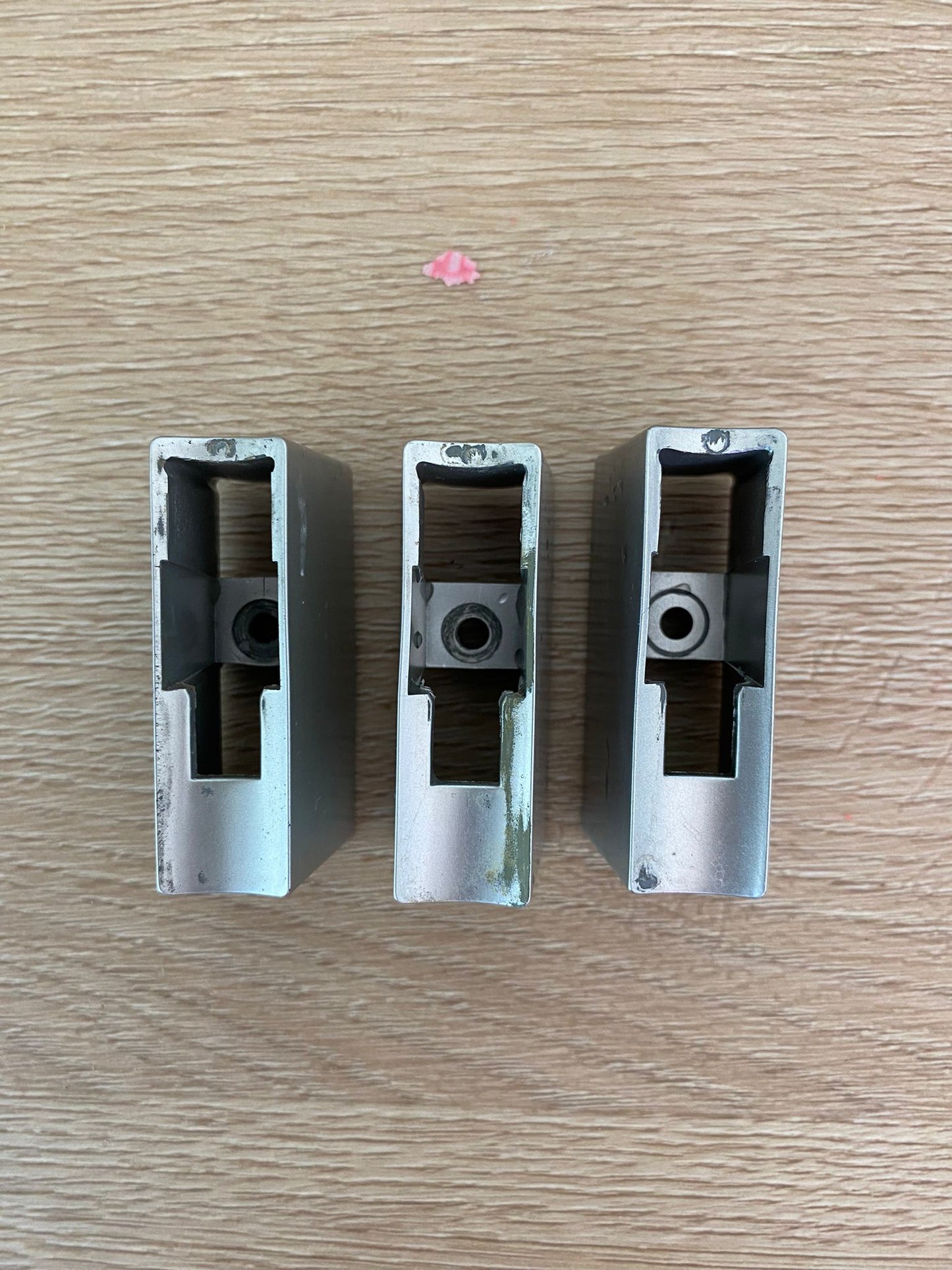 1450206K Kelvinator Simpson Westinghouse PACK OF 3 fridge freezer silver grey door handle pedestal mount bracket WSE6070 WSE6100 WSE6970 WSE7000