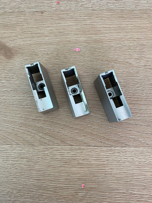 1450206K Kelvinator Simpson Westinghouse PACK OF 3 fridge freezer silver grey door handle pedestal mount bracket WSE6070 WSE6100 WSE6970 WSE7000