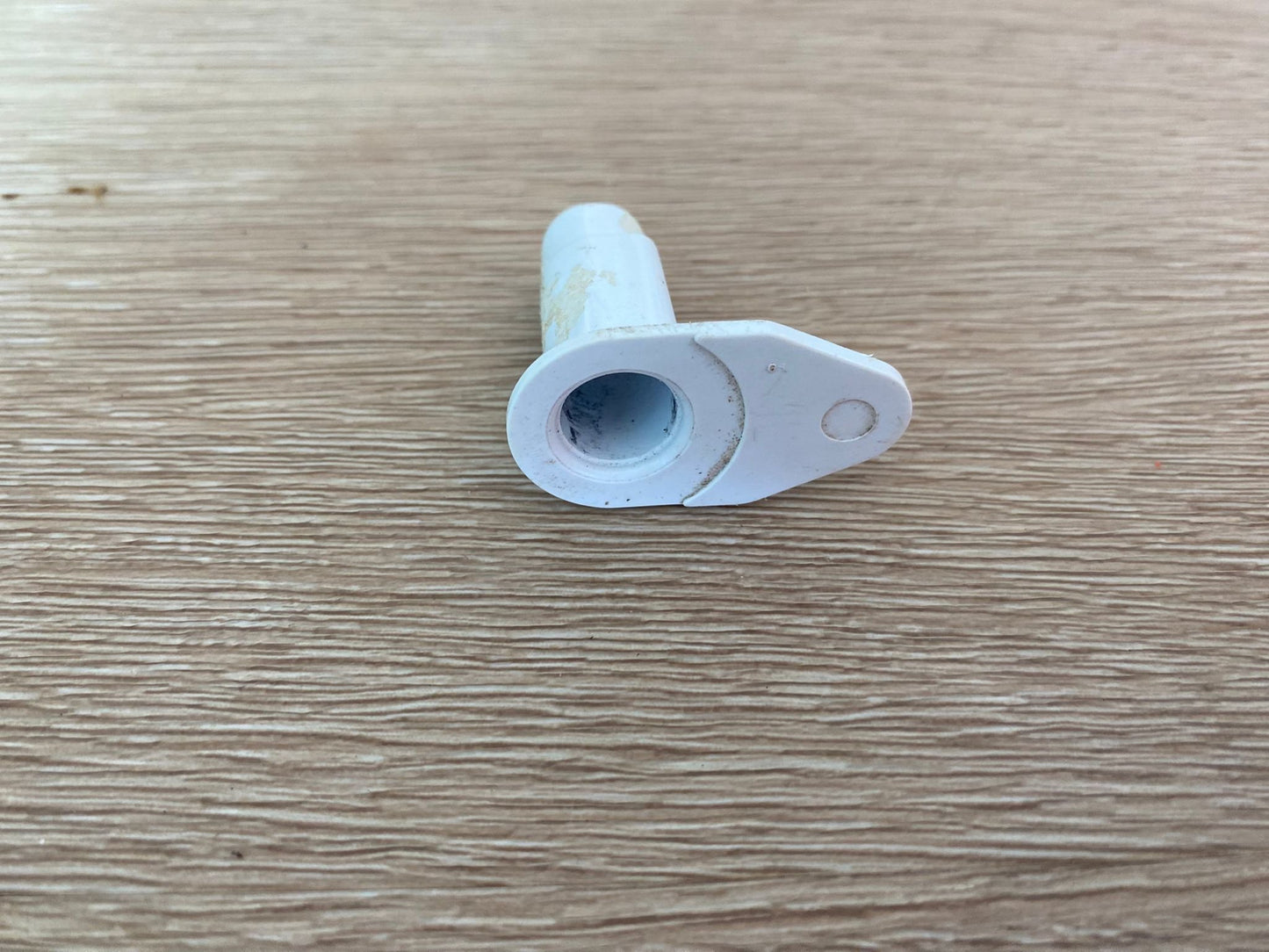 1442641 1443579 Electrolux Kelvinator Simpson Westinghouse fridge freezer door hinge CLOSED thimble filler assy