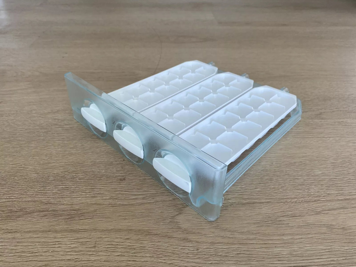 1451579 1451658 1453017 1455567 Electrolux Westinghouse fridge freezer twist & serve carriage assembly triple ice cube maker tray WSE6100 WSE7000