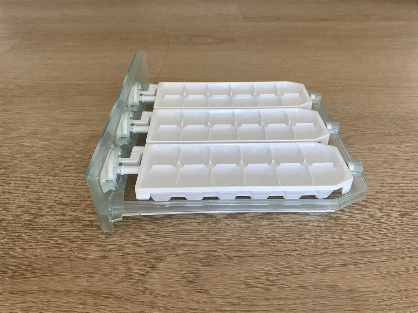 1451579 1451658 1453017 1455567 Electrolux Westinghouse fridge freezer twist & serve carriage assembly triple ice cube maker tray WSE6100 WSE7000