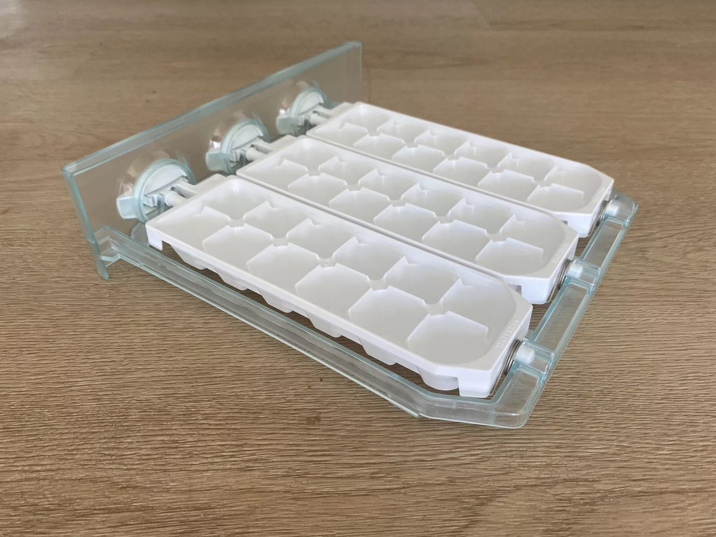 1451579 1451658 1453017 1455567 Electrolux Westinghouse fridge freezer twist & serve carriage assembly triple ice cube maker tray WSE6100 WSE7000