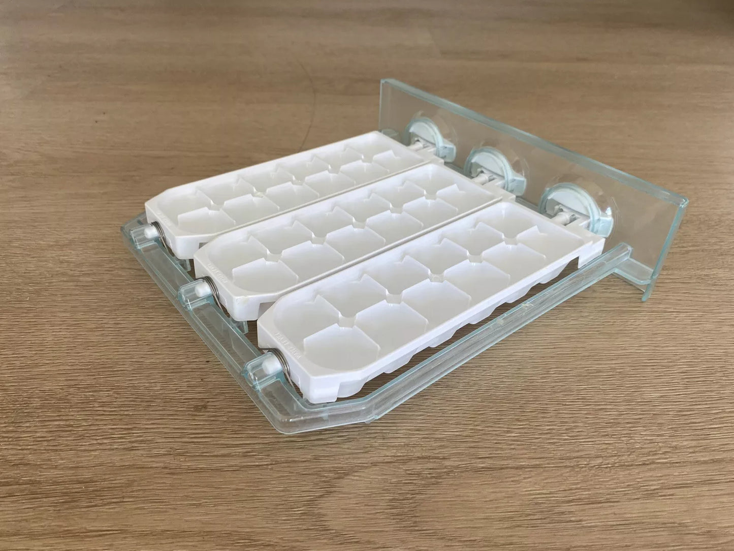 1451579 1451658 1453017 1455567 Electrolux Westinghouse fridge freezer twist & serve carriage assembly triple ice cube maker tray WSE6100 WSE7000