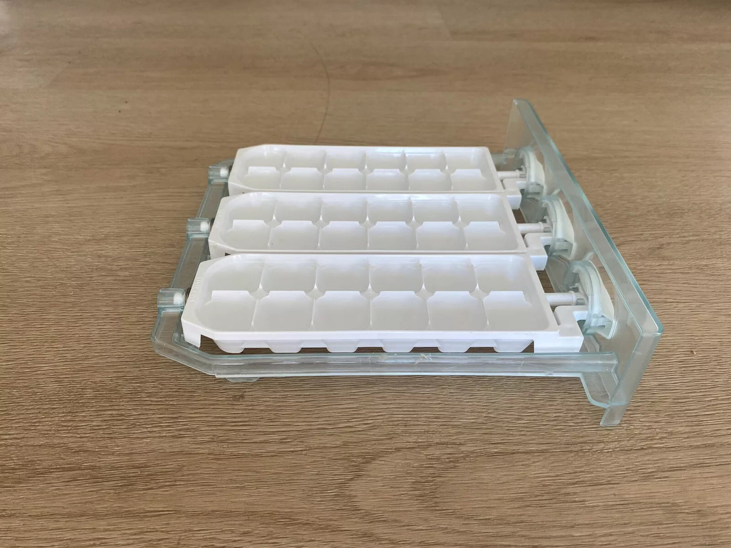 1451579 1451658 1453017 1455567 Electrolux Westinghouse fridge freezer twist & serve carriage assembly triple ice cube maker tray WSE6100 WSE7000