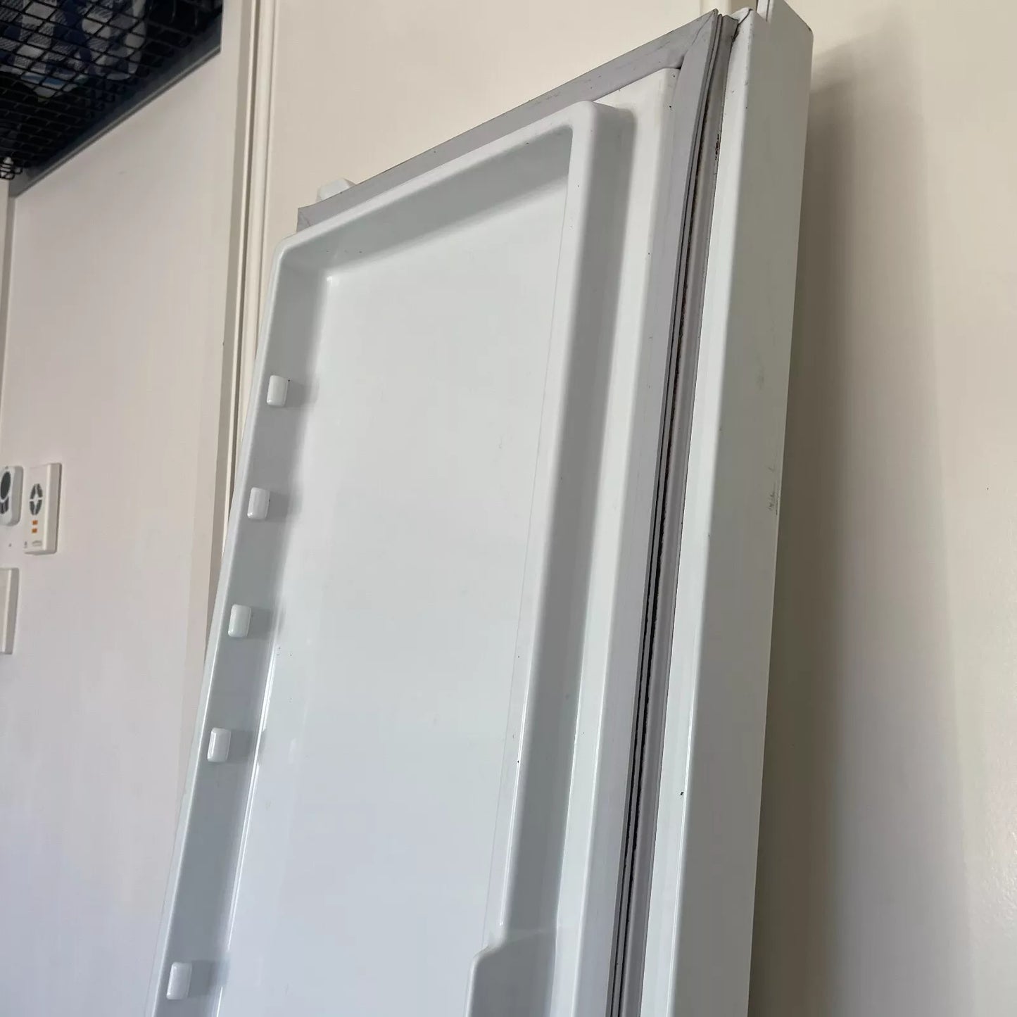 1445694 Westinghouse fridge white FZR FREEZER DOOR outer panel FIP foam assembly WSE6100W WSE7000W