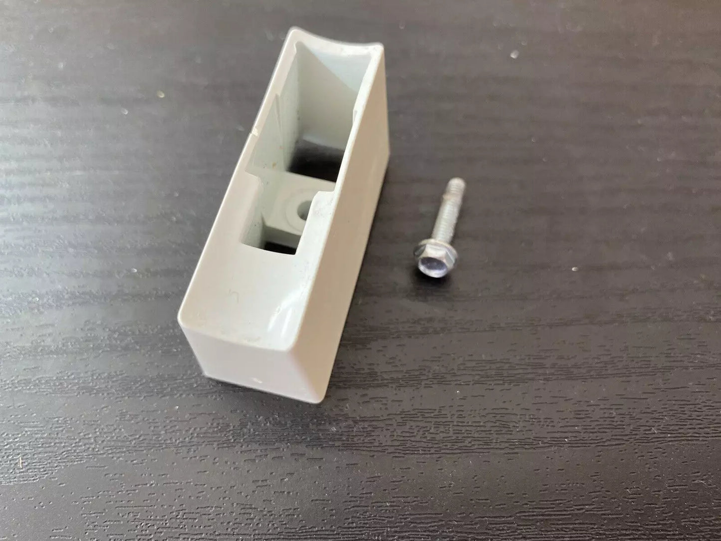 1443893 1760008559 Westinghouse fridge freezer WHITE door handle pedestal mount bracket kit FITS WSE6070W WSE6100W