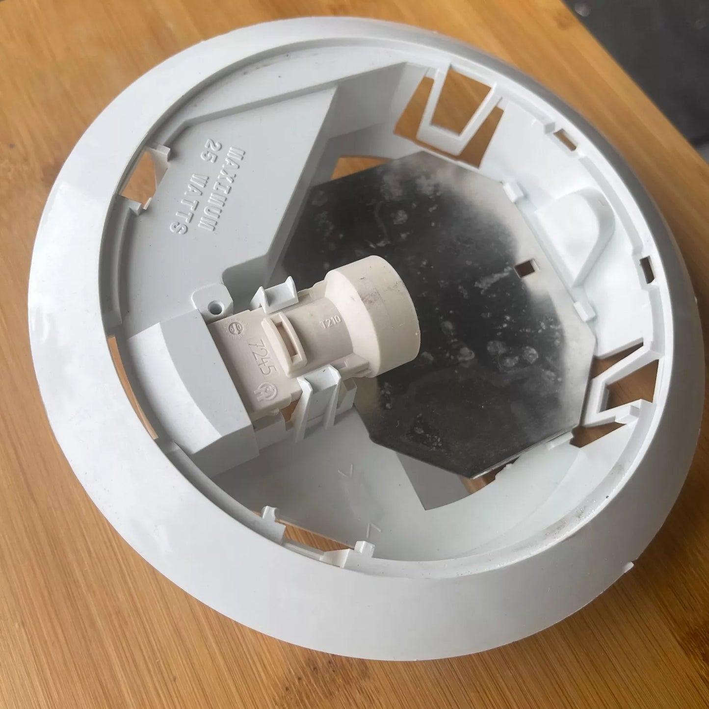 1442068 Westinghouse fridge freezer light housing assembly FITS ALL WSE6100 WSE7000