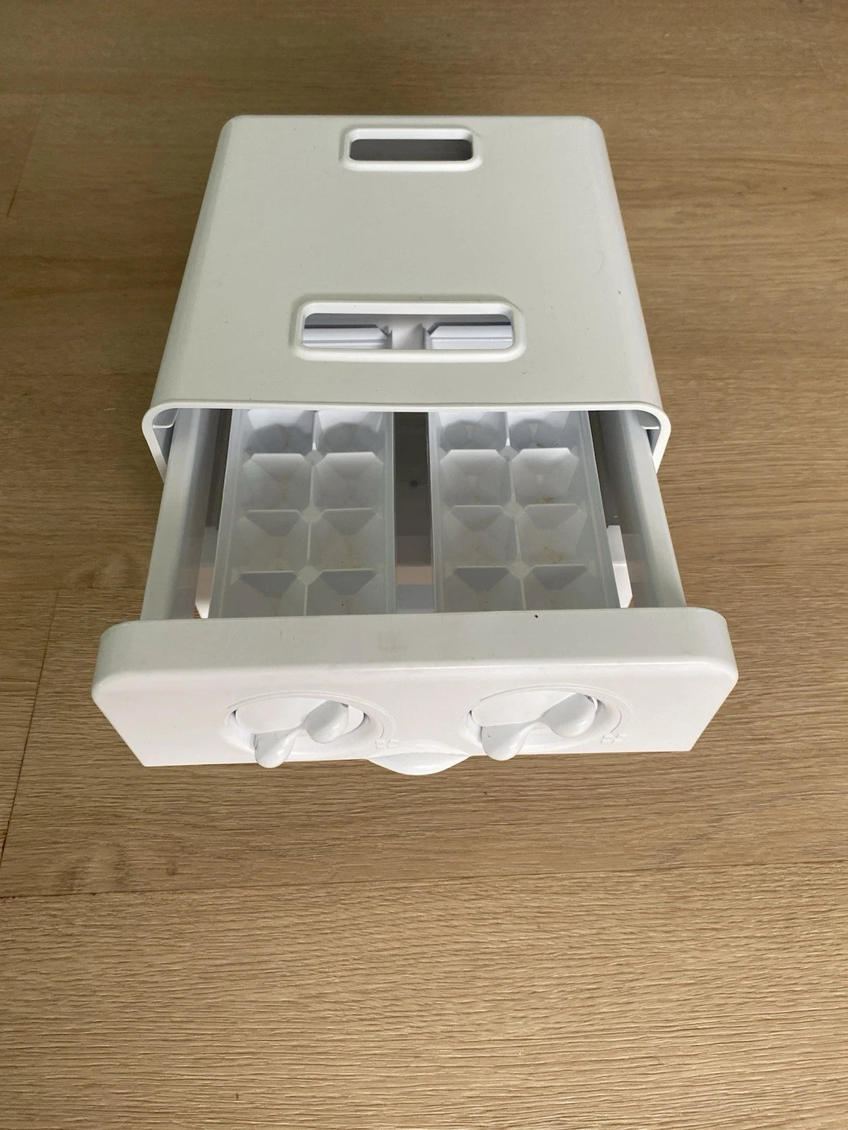 DA61-02863A Samsung fridge freezer double ice maker assembly