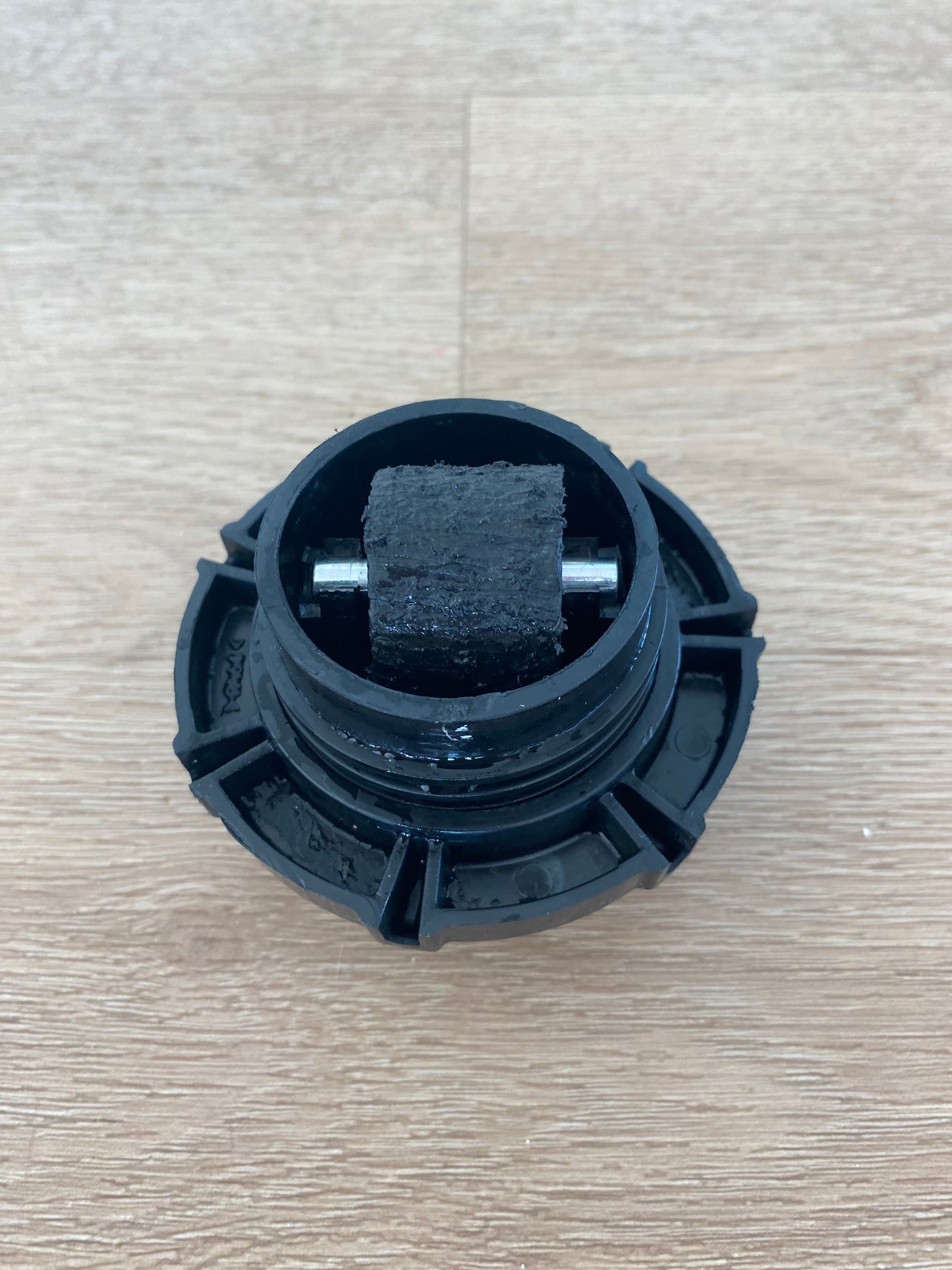 1442374 1456159 1458188 Electrolux Kelvinator Simpson Westinghouse fridge freezer adjustable roller wheel