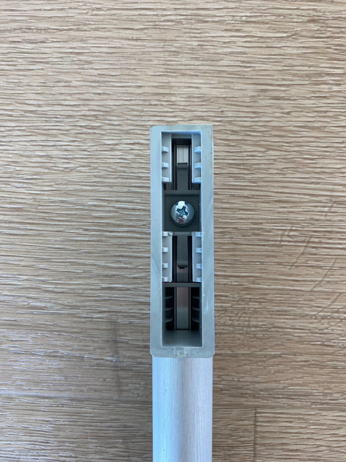 1457893 1458383 4055725446 Westinghouse fridge freezer door handle pedestal bracket mount attachment WHE5100 WHE5160