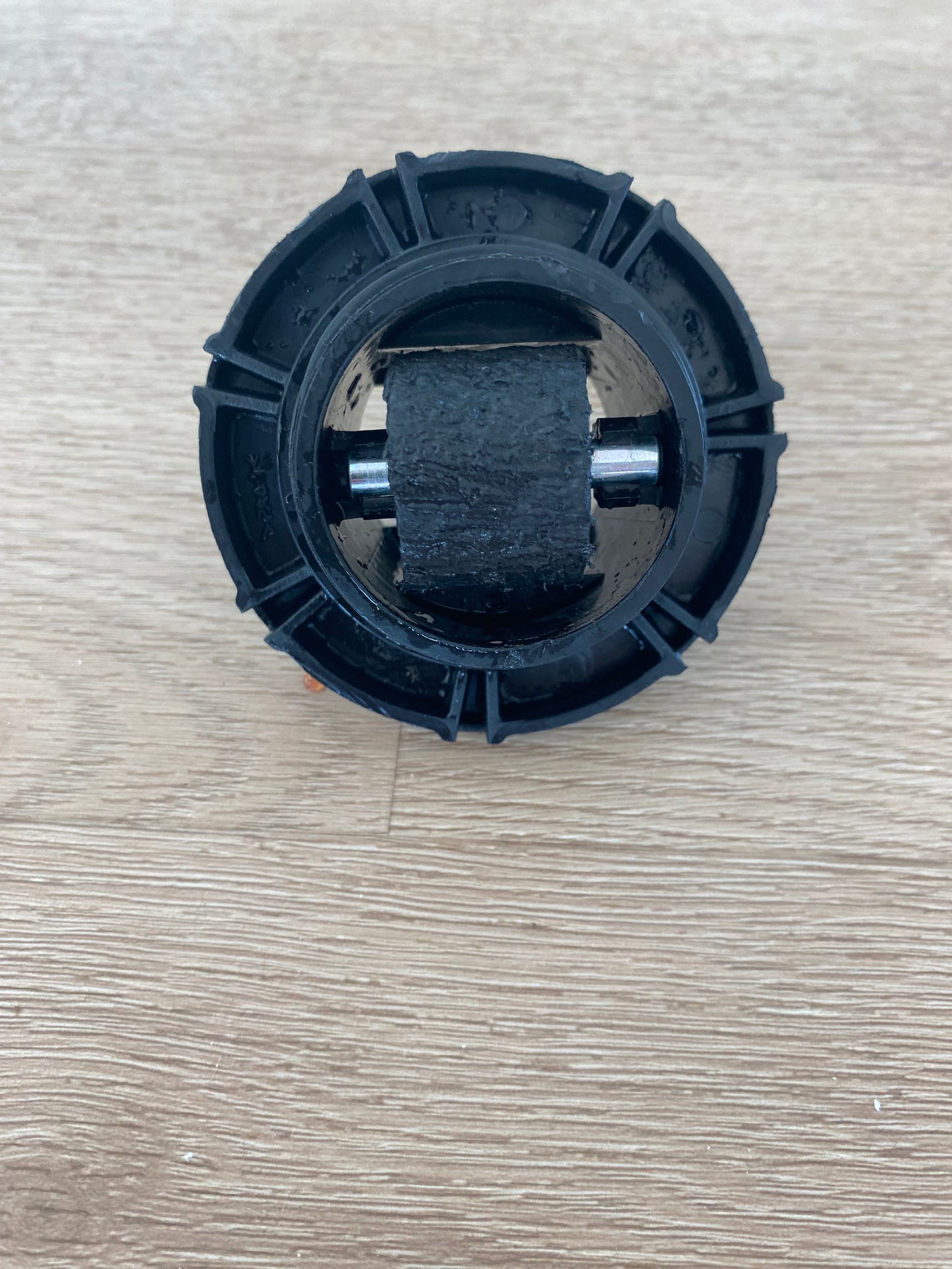 1442374 1456159 1458188 Electrolux Kelvinator Simpson Westinghouse fridge freezer adjustable roller wheel
