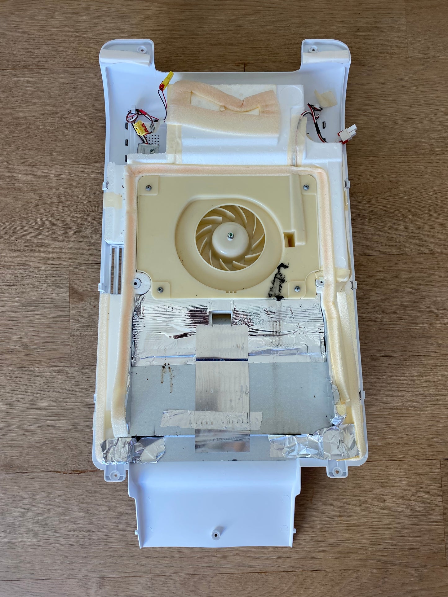 DA97-11863K Samsung fridge compartment FC evaporator fan motor cover panel assembly