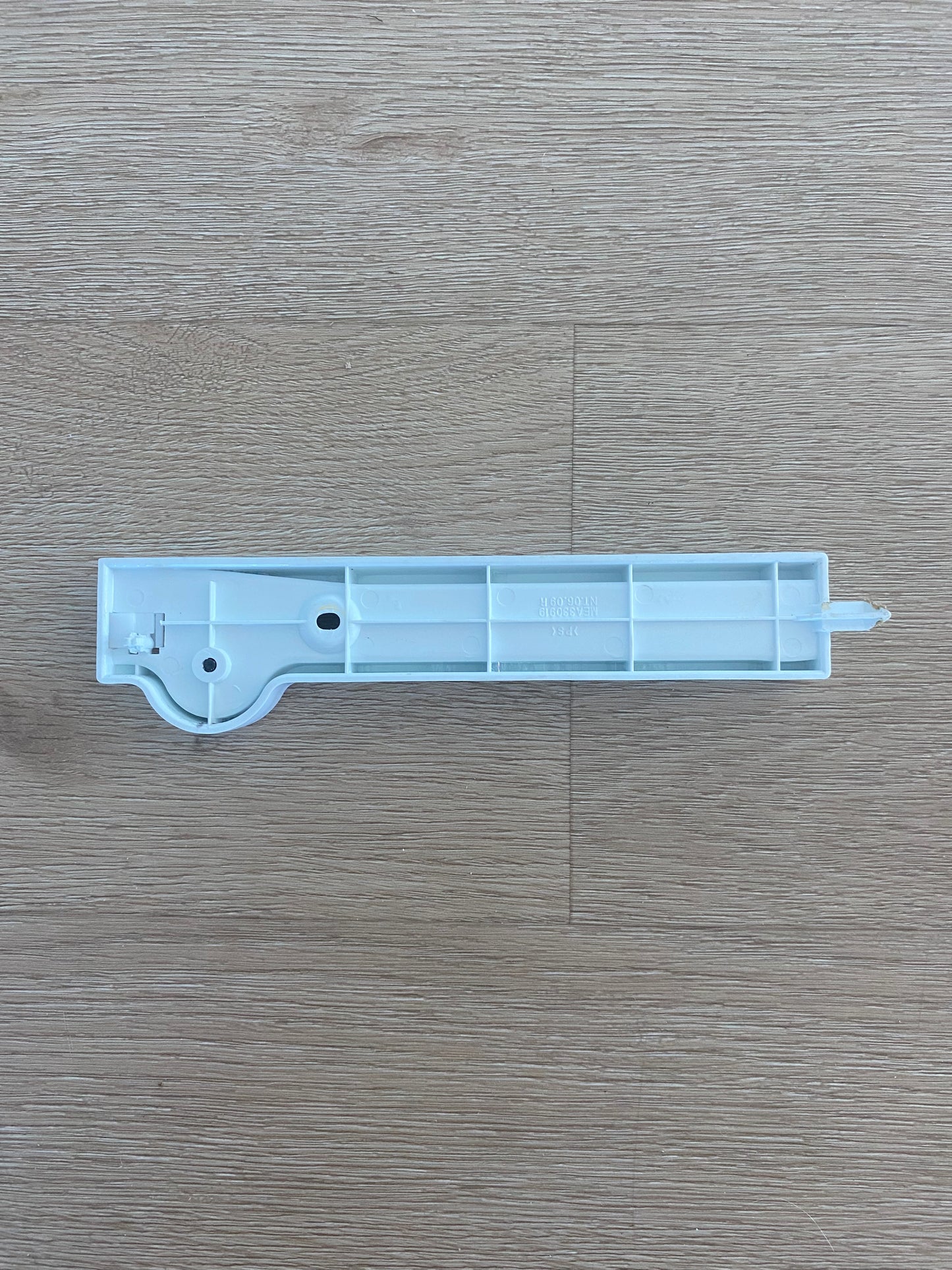 AEC72909802 MEA330919 NT.06.09 R 128D LG FREEZER COMPARTMENT UPPER RIGHT hand side RHS RH top drawer basket runner guide rail